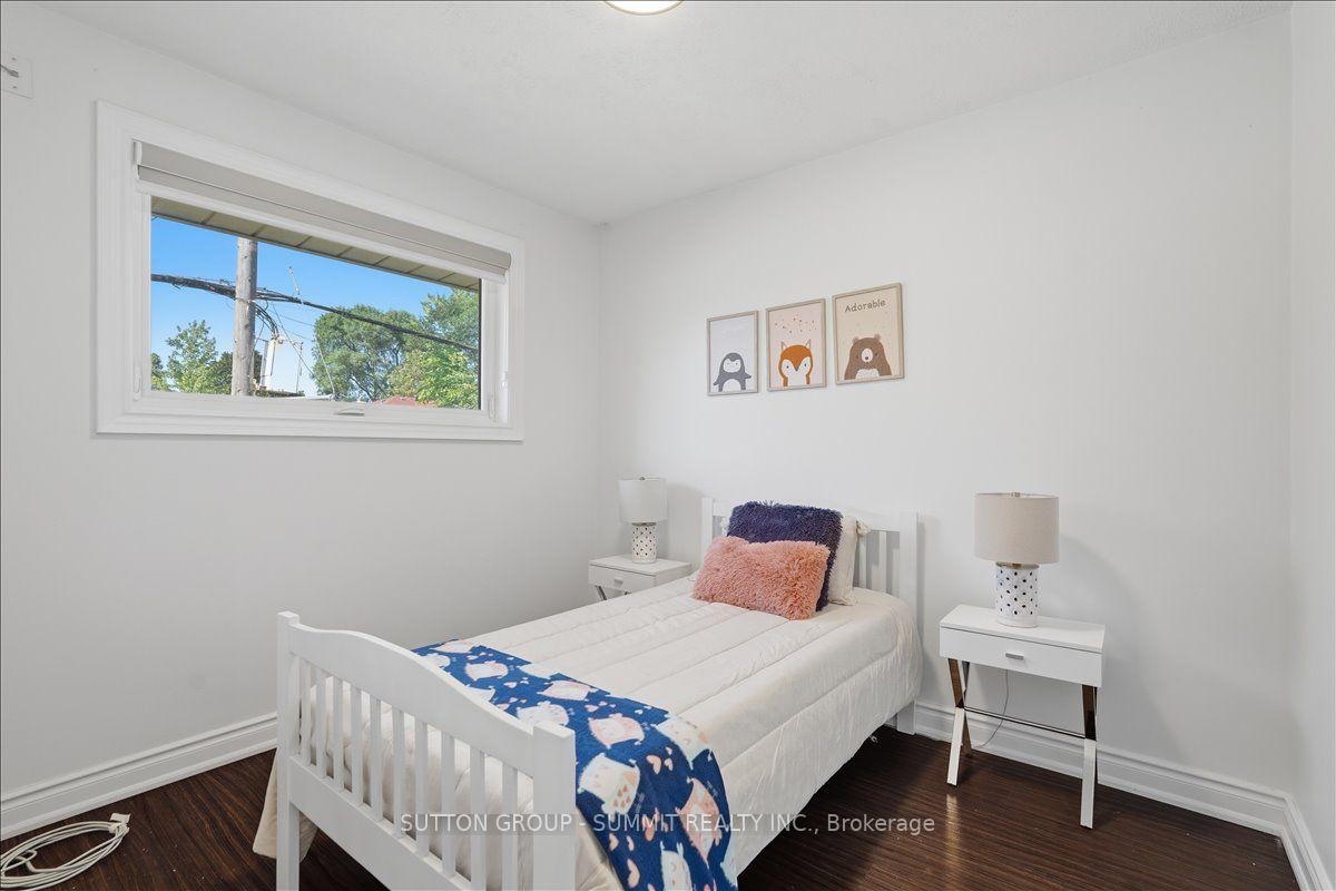 Photo 19 of 73 Thornbeck Drive, Scarborough, Woburn — HOMEH