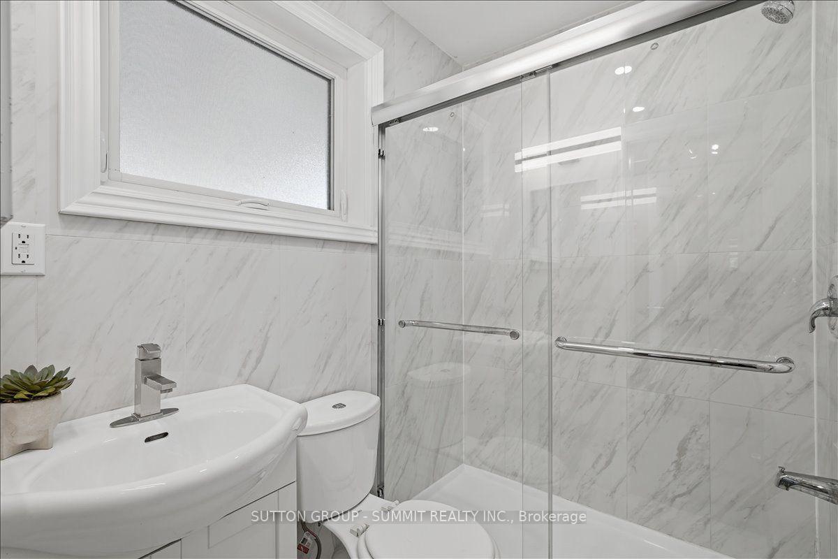 Photo 20 of 73 Thornbeck Drive, Scarborough, Woburn — HOMEH
