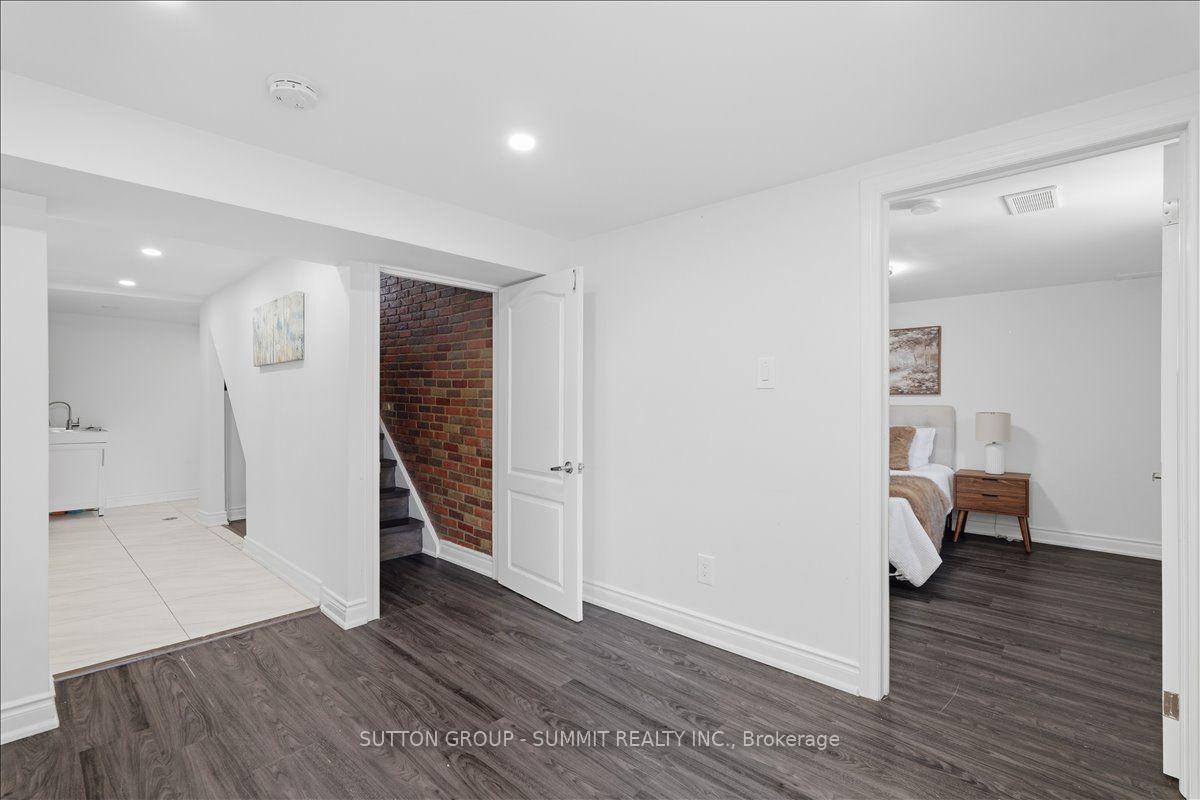 Photo 24 of 73 Thornbeck Drive, Scarborough, Woburn — HOMEH