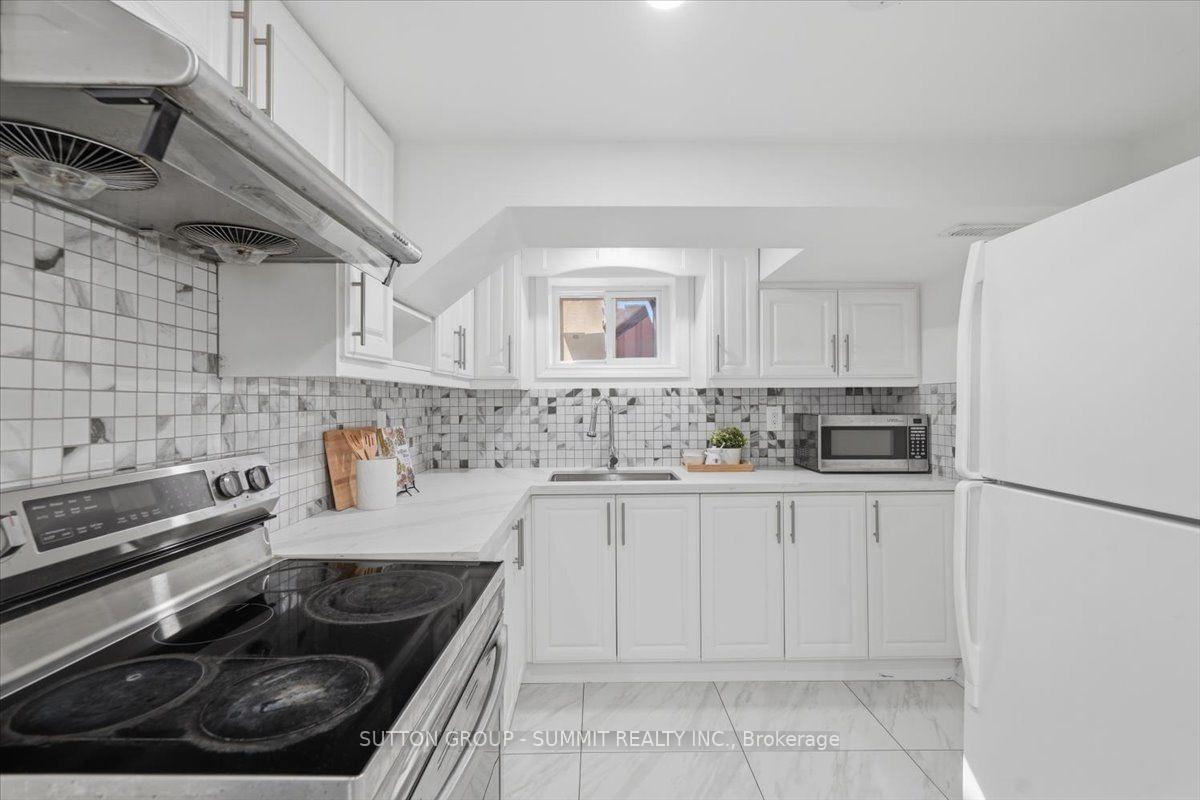 Photo 27 of 73 Thornbeck Drive, Scarborough, Woburn — HOMEH