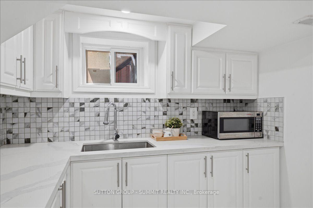 Photo 28 of 73 Thornbeck Drive, Scarborough, Woburn — HOMEH