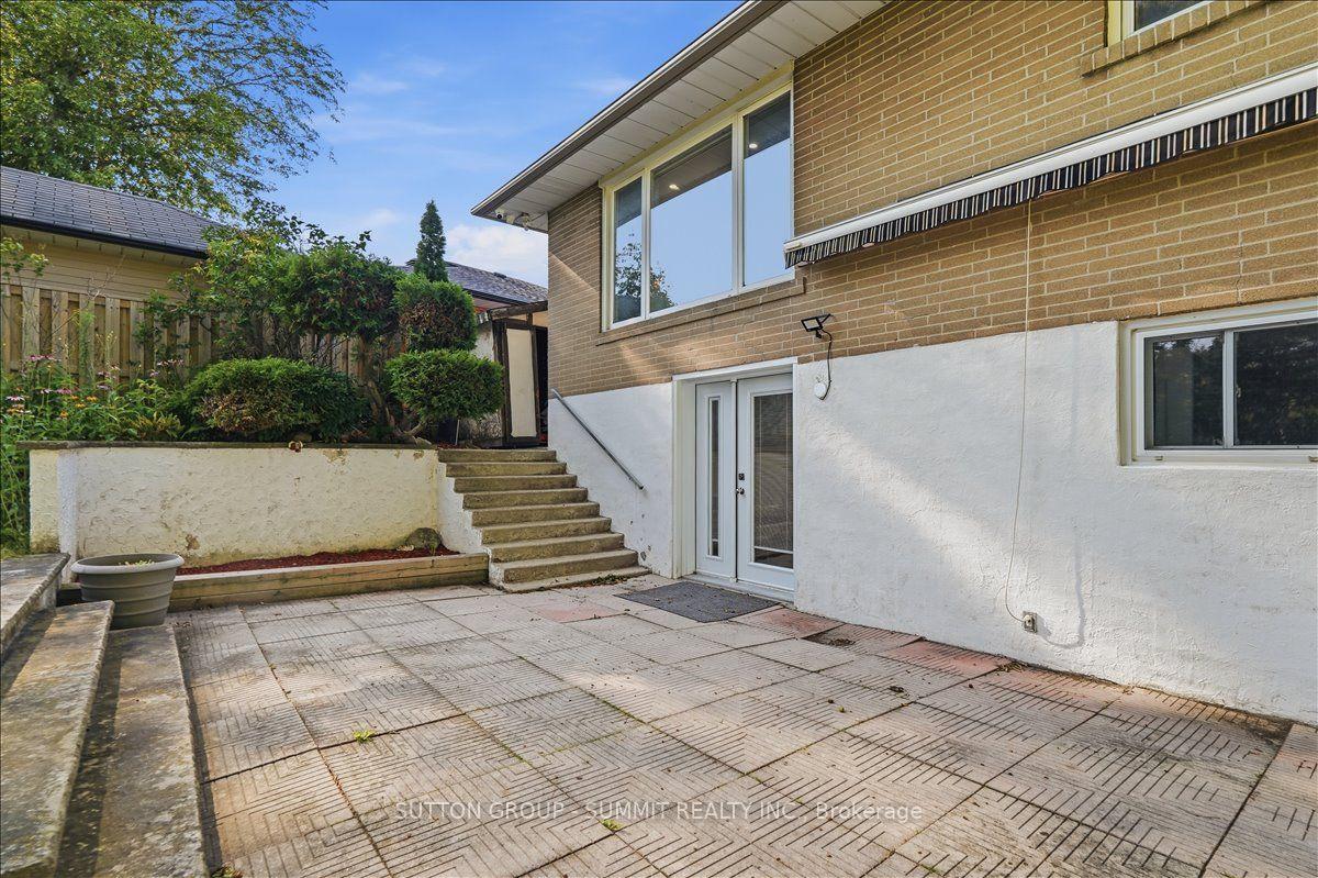 Photo 33 of 73 Thornbeck Drive, Scarborough, Woburn — HOMEH