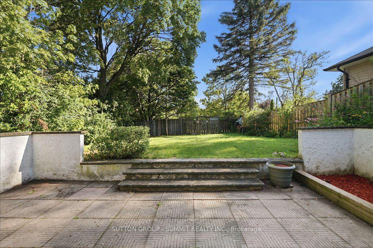 Photo 34 of 73 Thornbeck Drive, Scarborough, Woburn — HOMEH