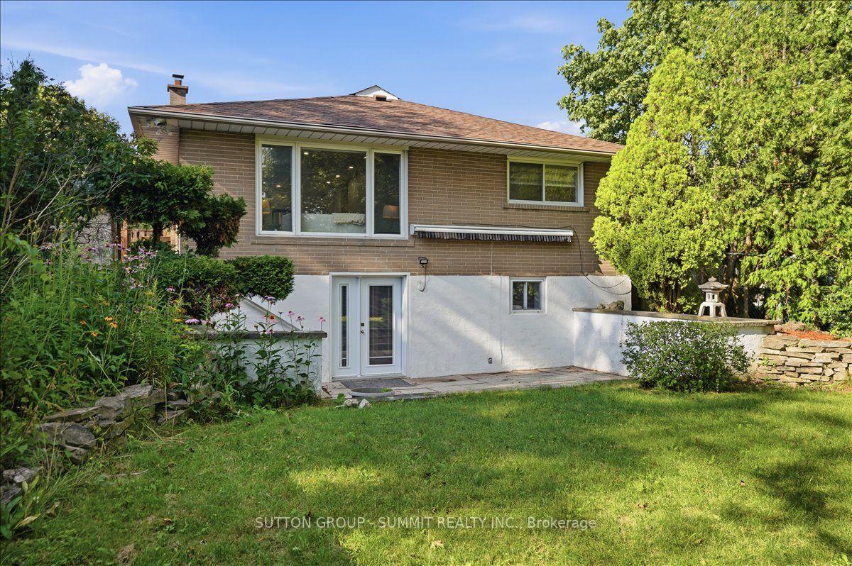 Photo 36 of 73 Thornbeck Drive, Scarborough, Woburn — HOMEH