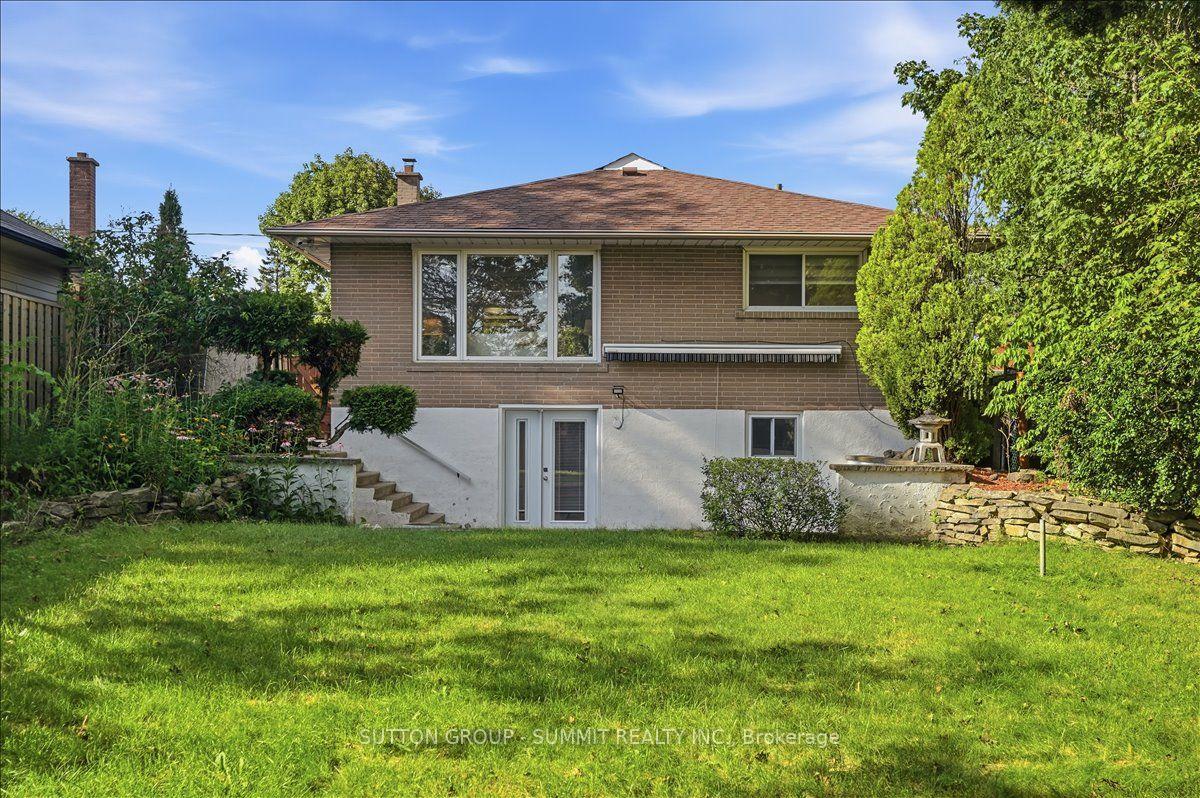 Photo 37 of 73 Thornbeck Drive, Scarborough, Woburn — HOMEH