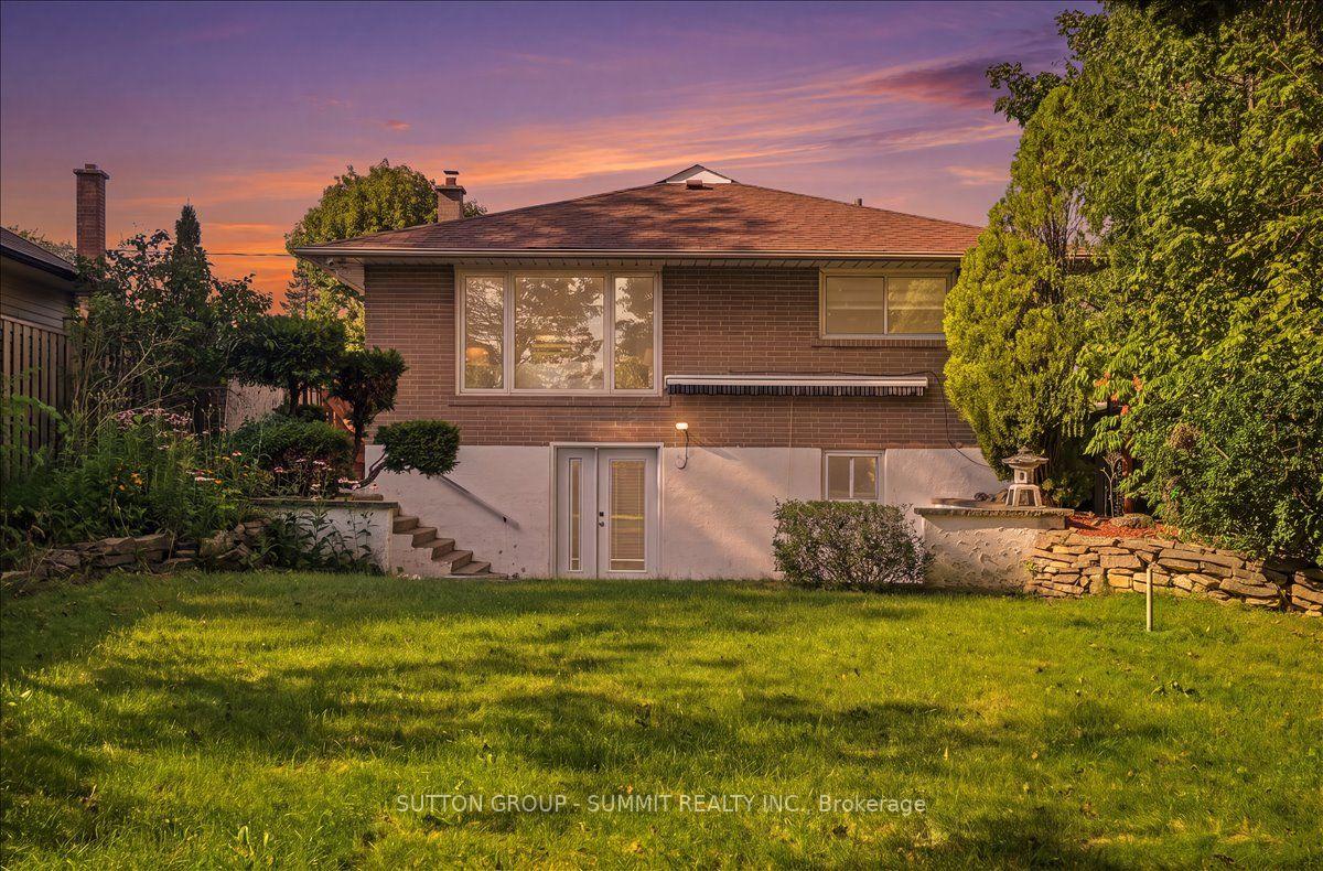Photo 38 of 73 Thornbeck Drive, Scarborough, Woburn — HOMEH