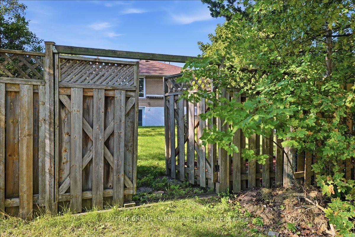 Photo 40 of 73 Thornbeck Drive, Scarborough, Woburn — HOMEH