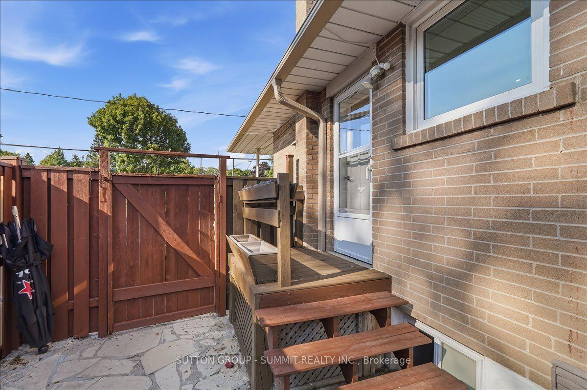 Photo 43 of 73 Thornbeck Drive, Scarborough, Woburn — HOMEH
