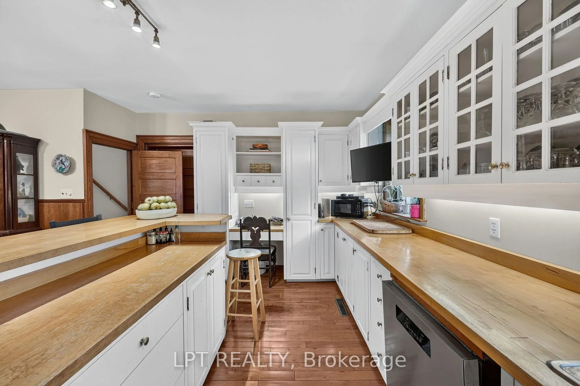 Photo 12 of 416476 10TH Line S, Blue Mountains — HOMEH