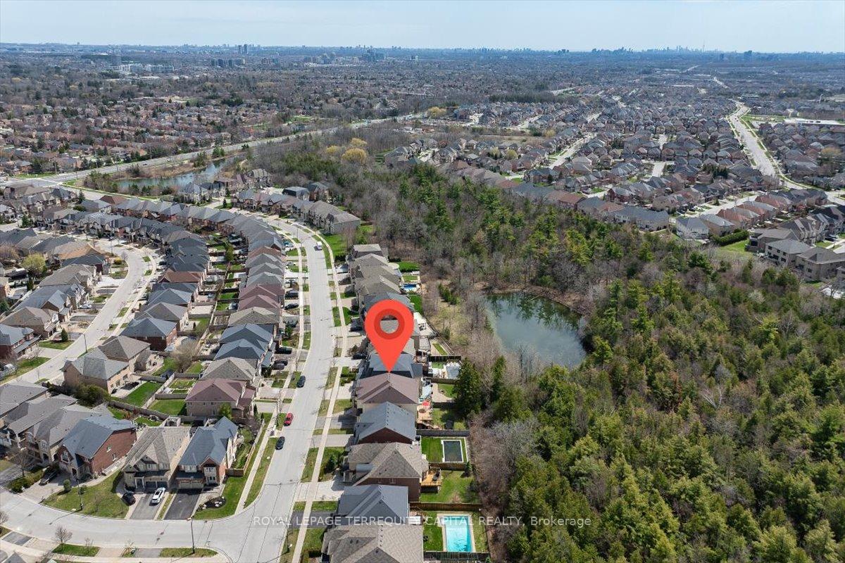 Photo 4 of 147 Lady Nadia Drive, Vaughan, Maple — HOMEH
