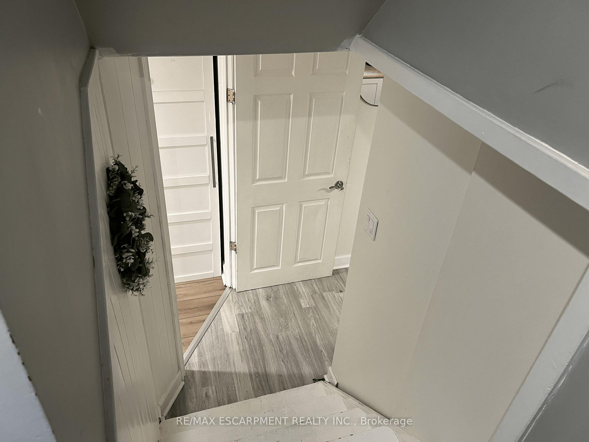 Photo 4 of Unit LOWER, 4 Sunning Hill Avenue, Hamilton, Sunninghill — HOMEH
