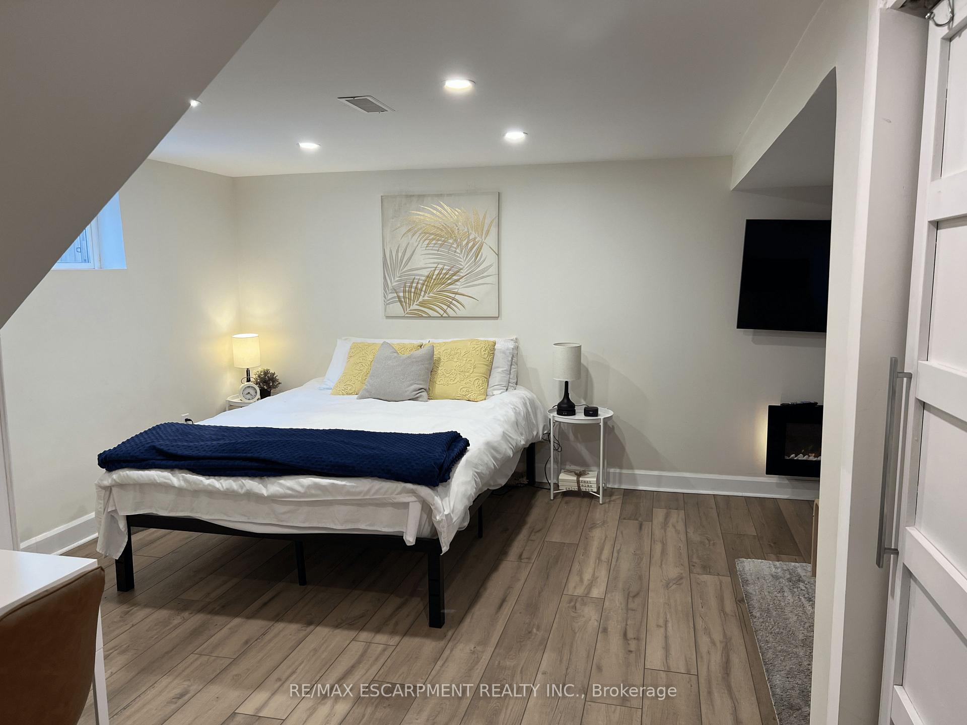 Photo 5 of Unit LOWER, 4 Sunning Hill Avenue, Hamilton, Sunninghill — HOMEH
