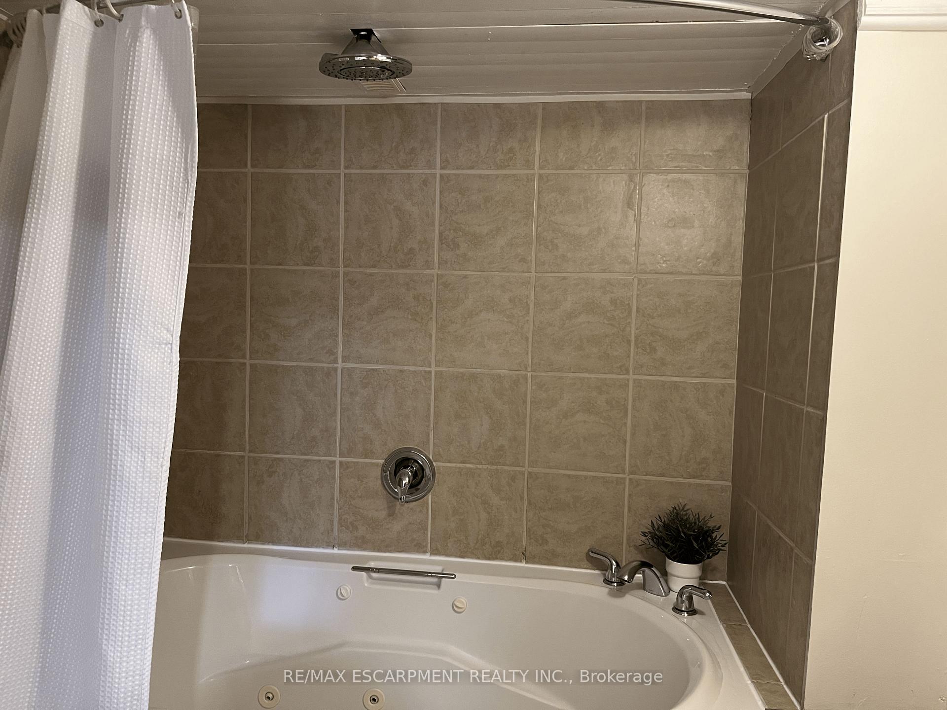 Photo 10 of Unit LOWER, 4 Sunning Hill Avenue, Hamilton, Sunninghill — HOMEH