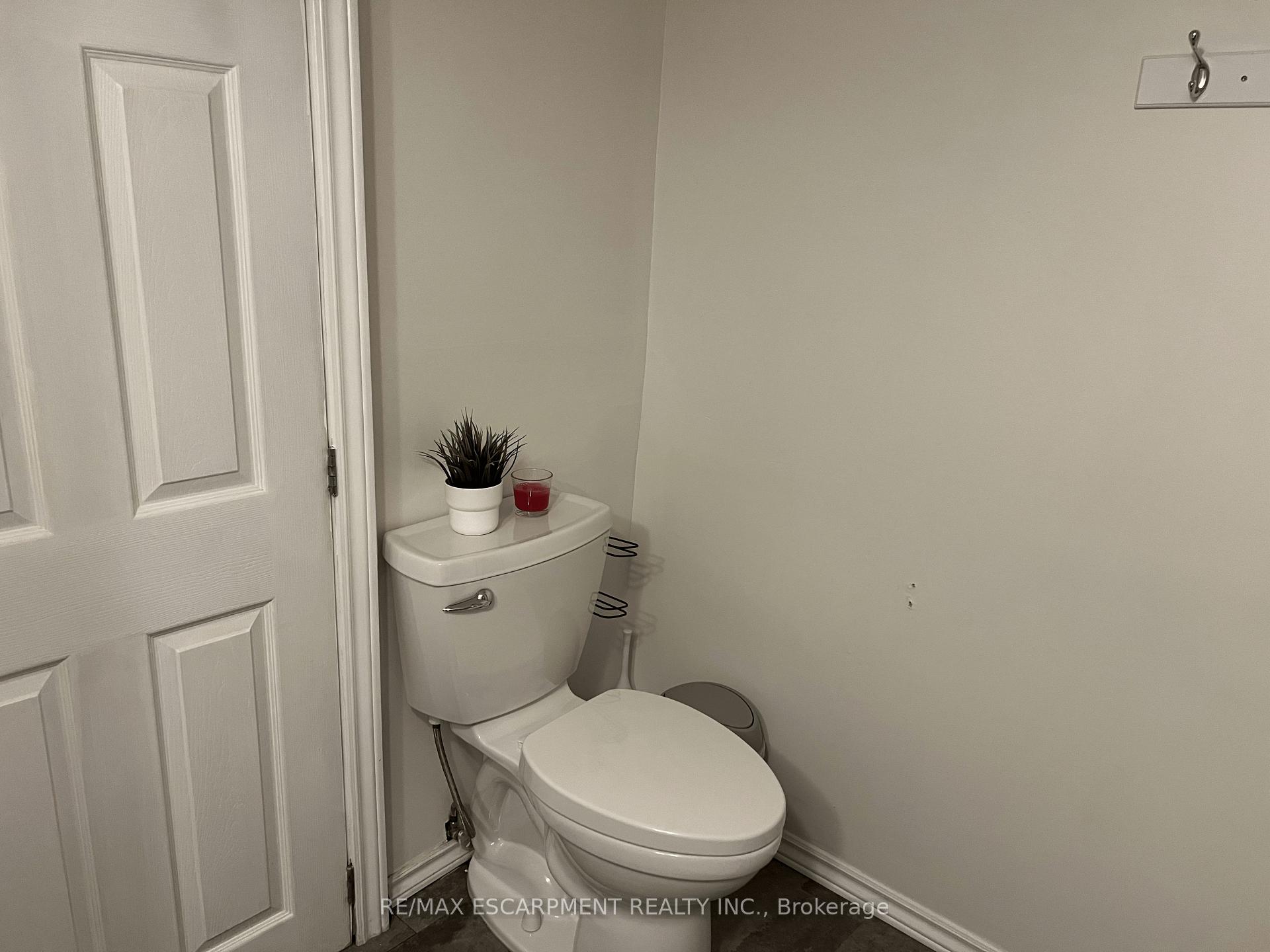 Photo 11 of Unit LOWER, 4 Sunning Hill Avenue, Hamilton, Sunninghill — HOMEH
