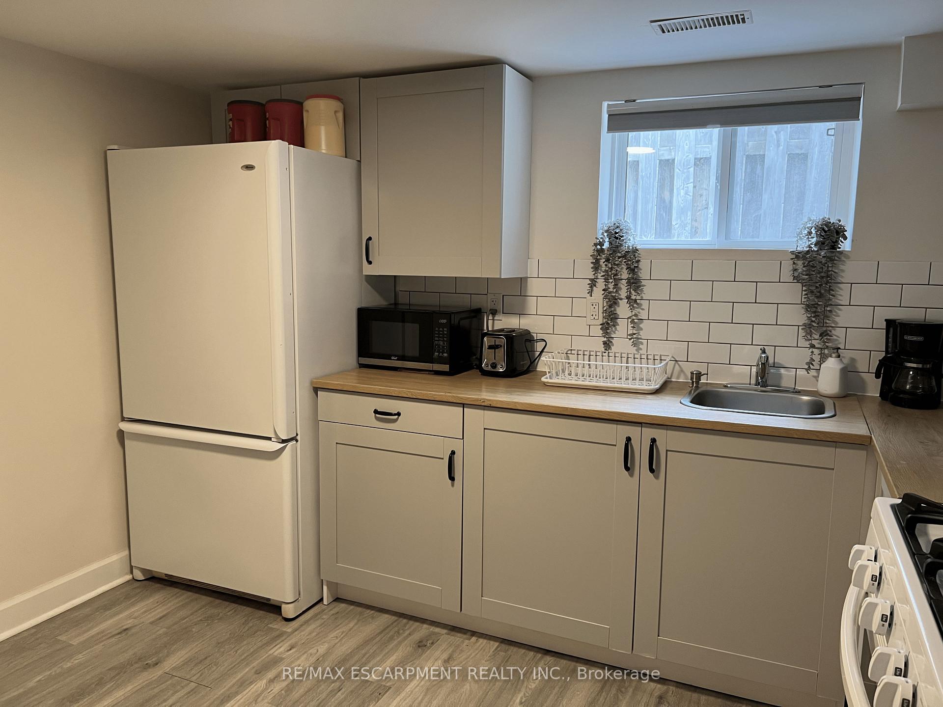 Photo 14 of Unit LOWER, 4 Sunning Hill Avenue, Hamilton, Sunninghill — HOMEH