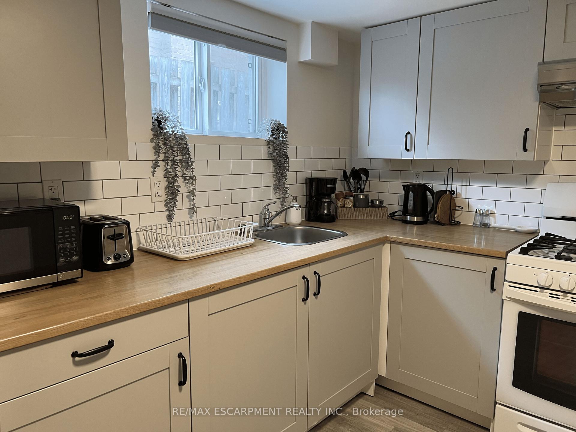 Photo 15 of Unit LOWER, 4 Sunning Hill Avenue, Hamilton, Sunninghill — HOMEH