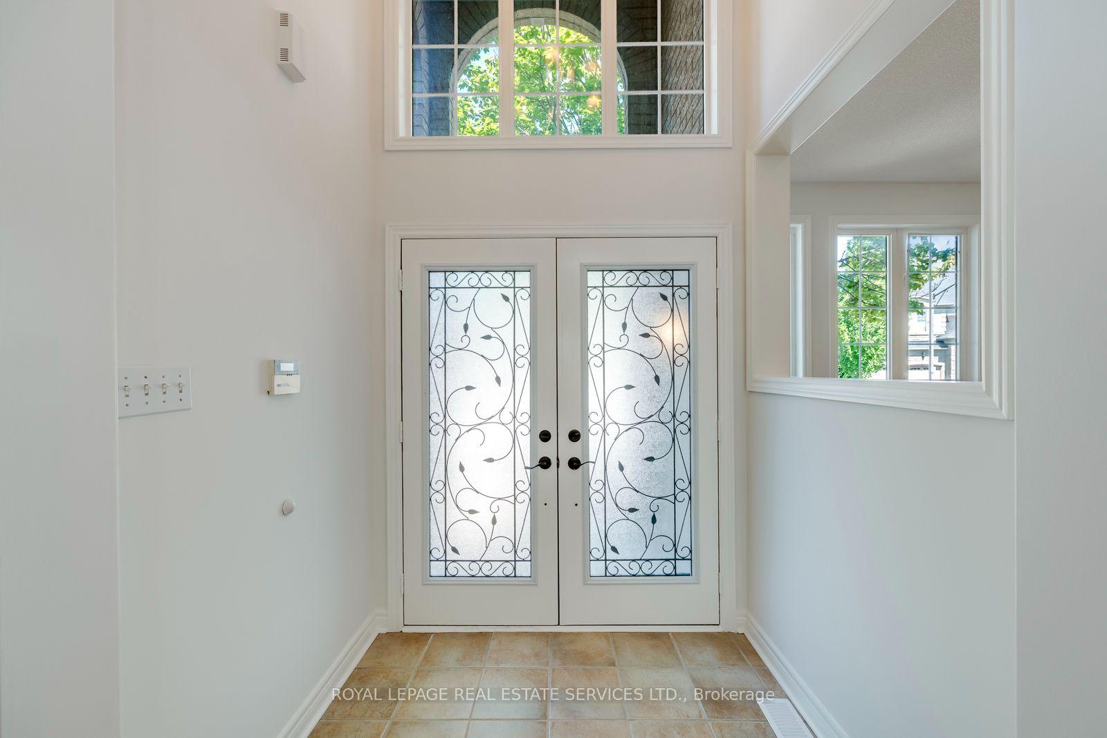 Photo 3 of 2116 Blackforest Crescent, Oakville, Westmount — HOMEH
