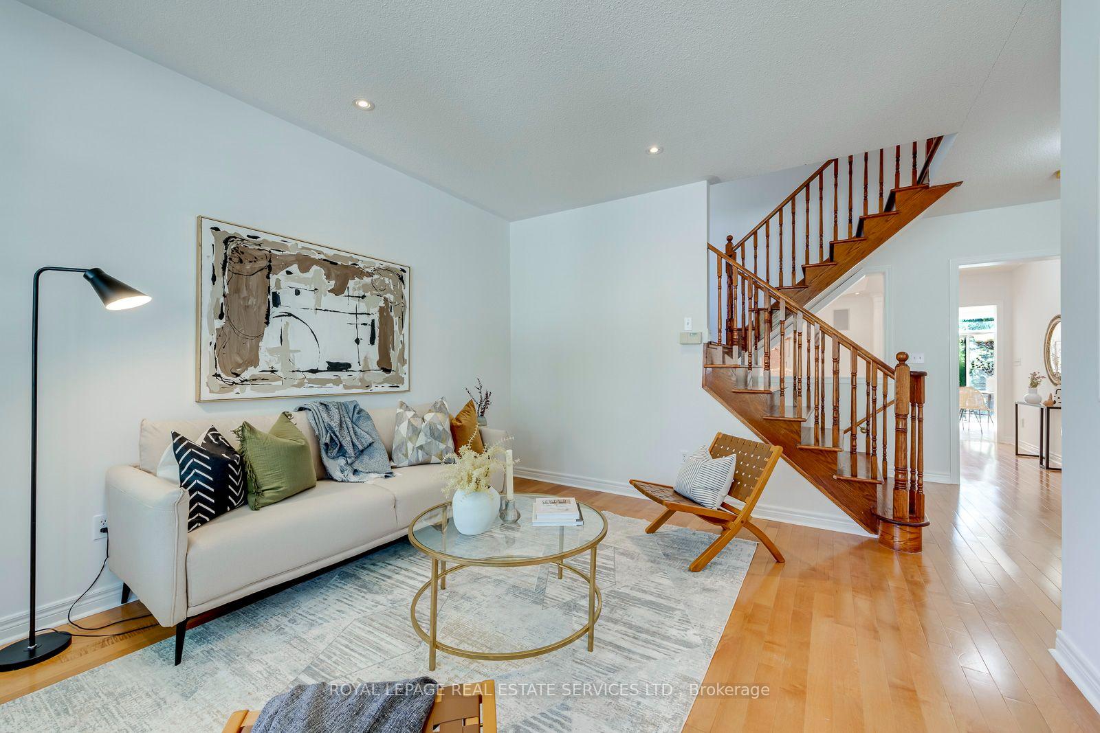 Photo 6 of 2116 Blackforest Crescent, Oakville, Westmount — HOMEH