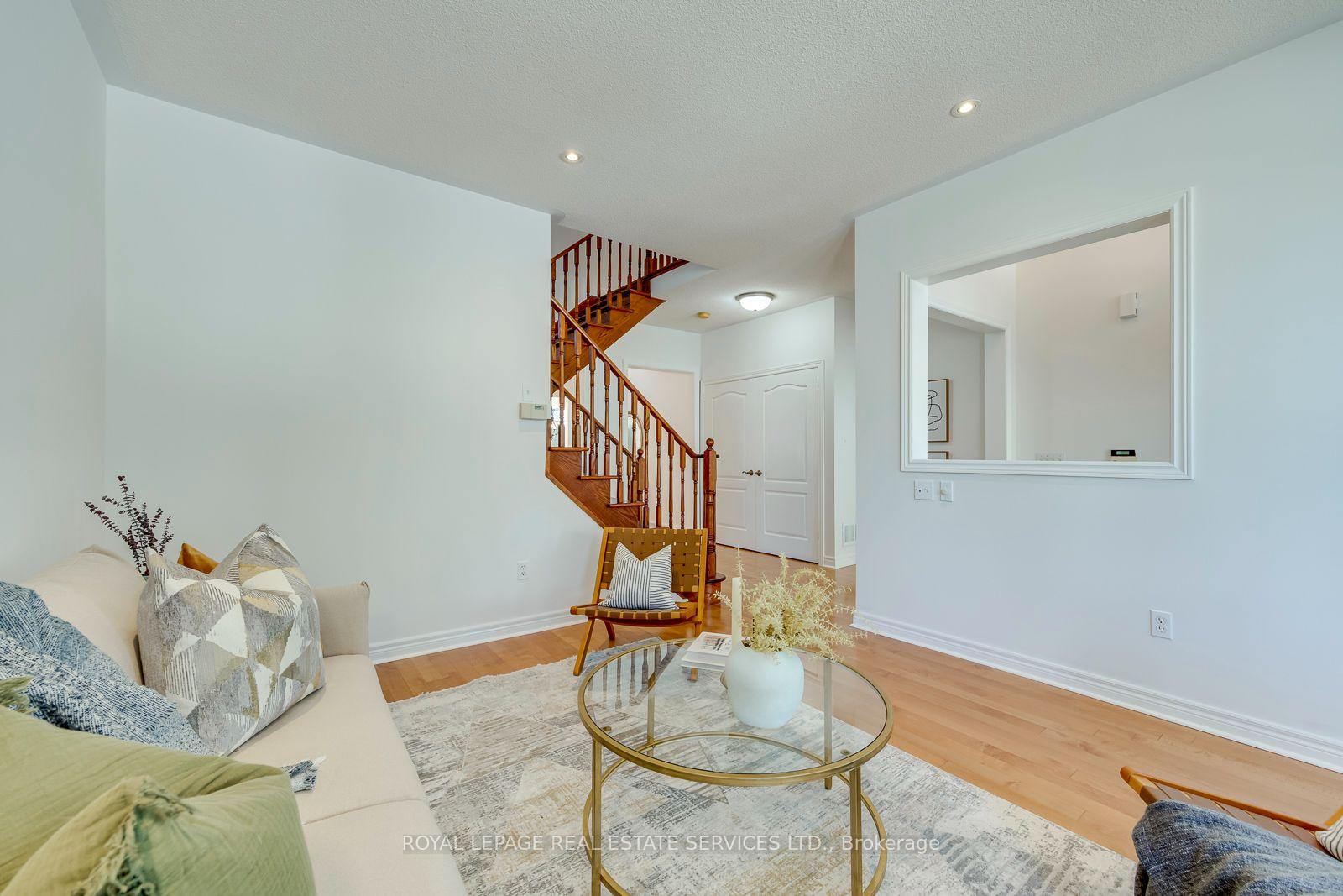 Photo 7 of 2116 Blackforest Crescent, Oakville, Westmount — HOMEH