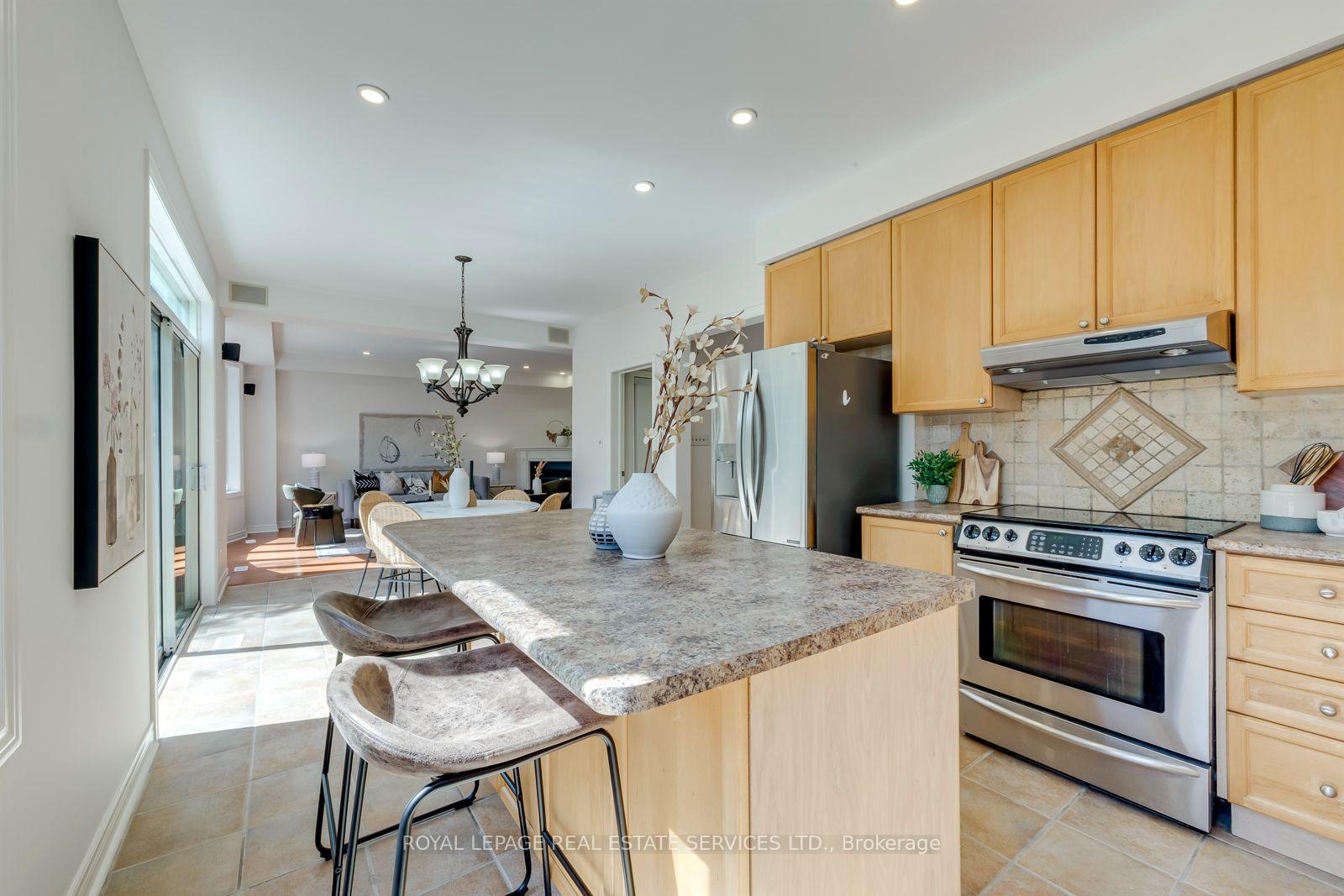Photo 18 of 2116 Blackforest Crescent, Oakville, Westmount — HOMEH