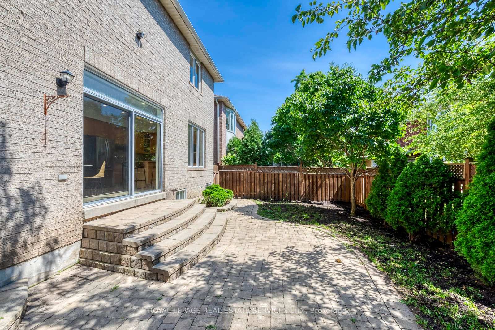 Photo 45 of 2116 Blackforest Crescent, Oakville, Westmount — HOMEH