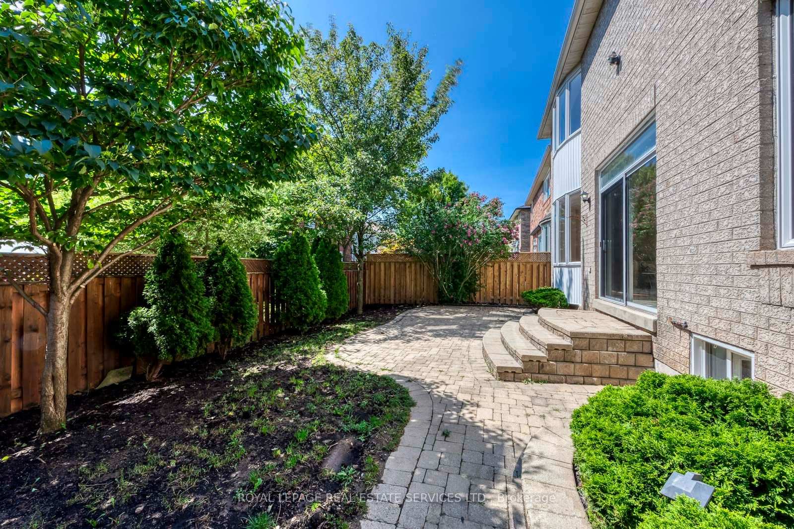 Photo 46 of 2116 Blackforest Crescent, Oakville, Westmount — HOMEH