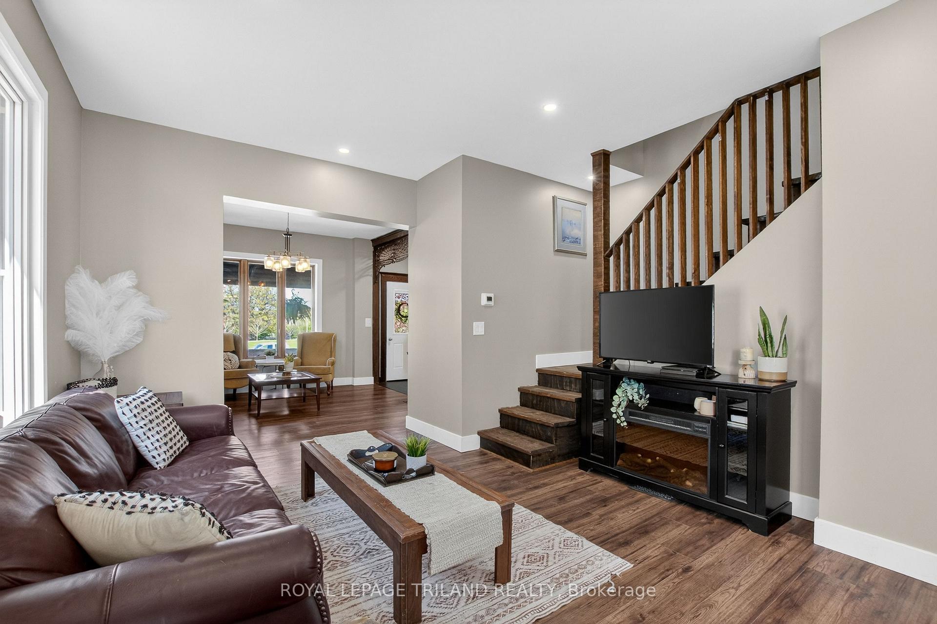 Photo 11 of 73 Hughes Street, St. Thomas — HOMEH