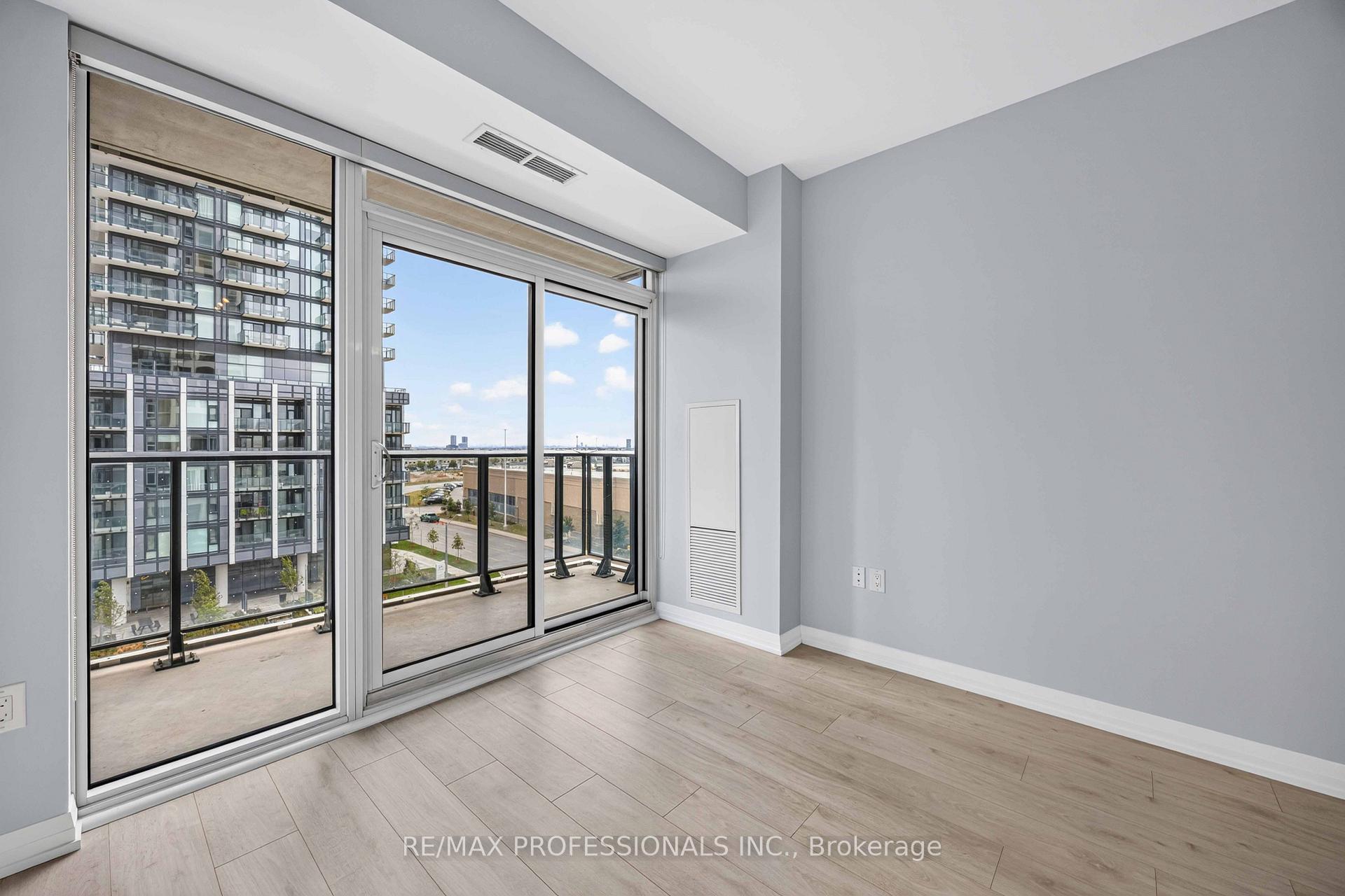 Photo 7 of Unit 522, 9000 Jane Street, Vaughan, Concord — HOMEH