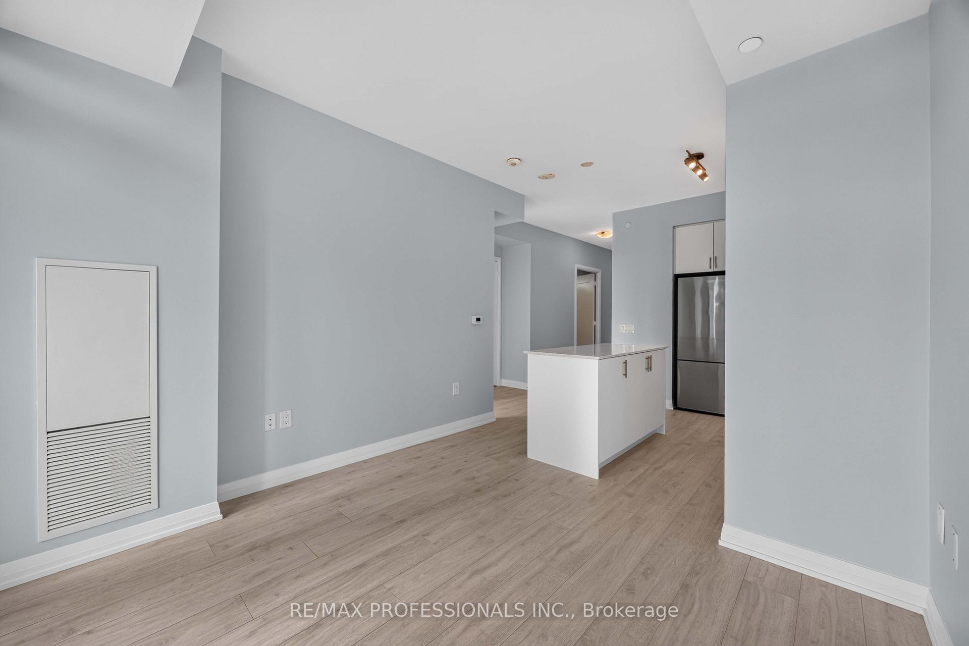 Photo 8 of Unit 522, 9000 Jane Street, Vaughan, Concord — HOMEH