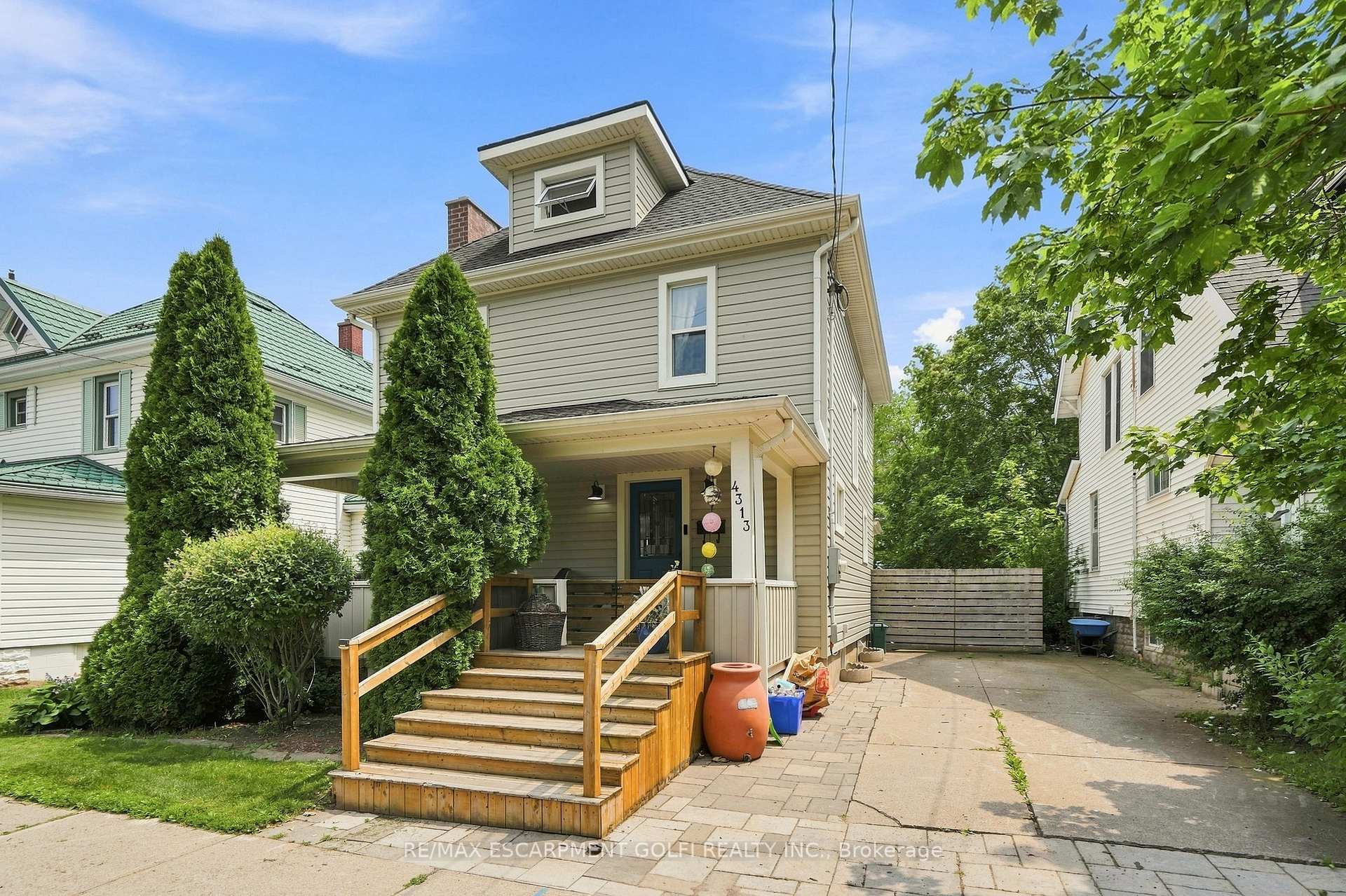 Photo 1 of 4313 Central Avenue, Lincoln, Beamsville — HOMEH