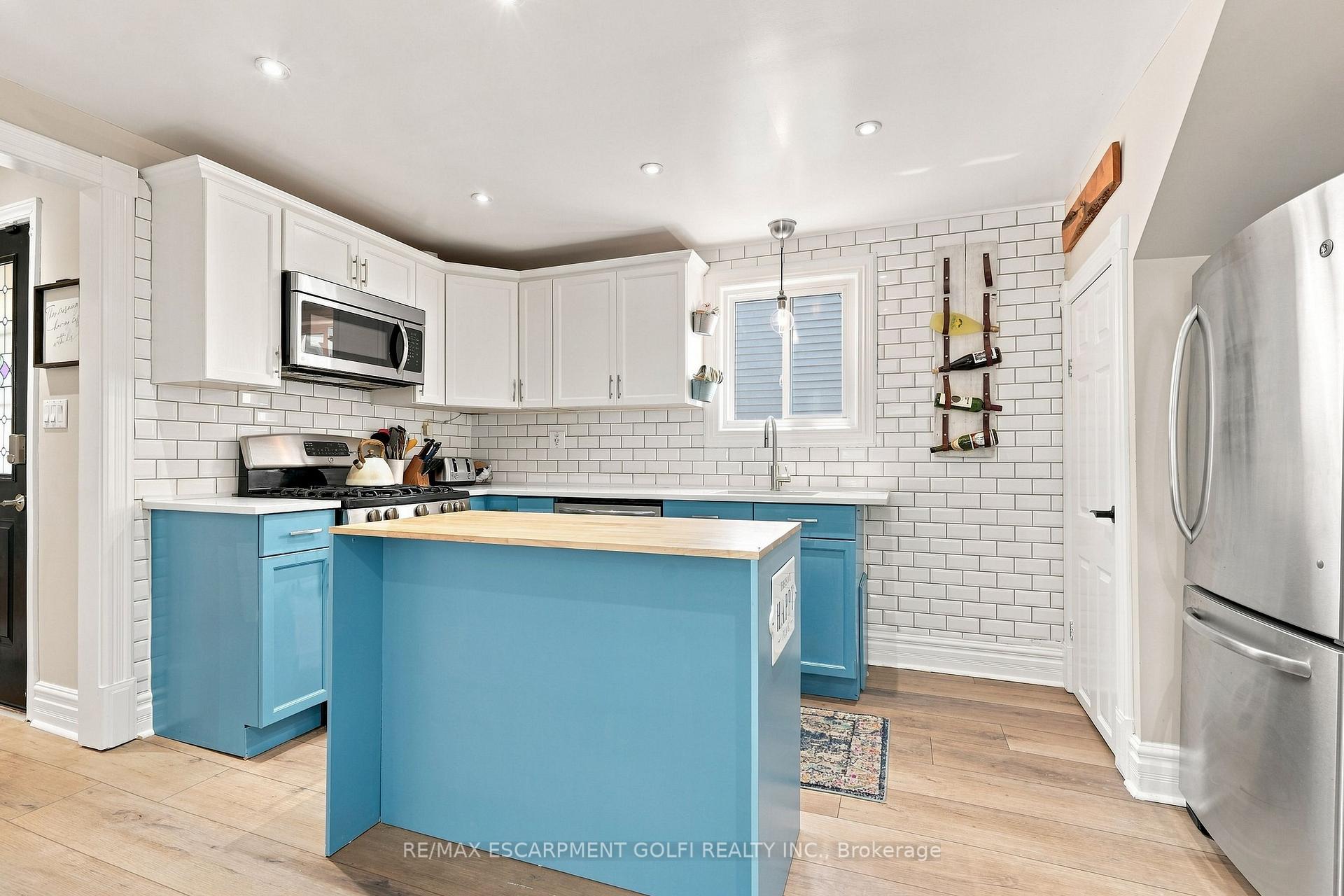 Photo 13 of 4313 Central Avenue, Lincoln, Beamsville — HOMEH