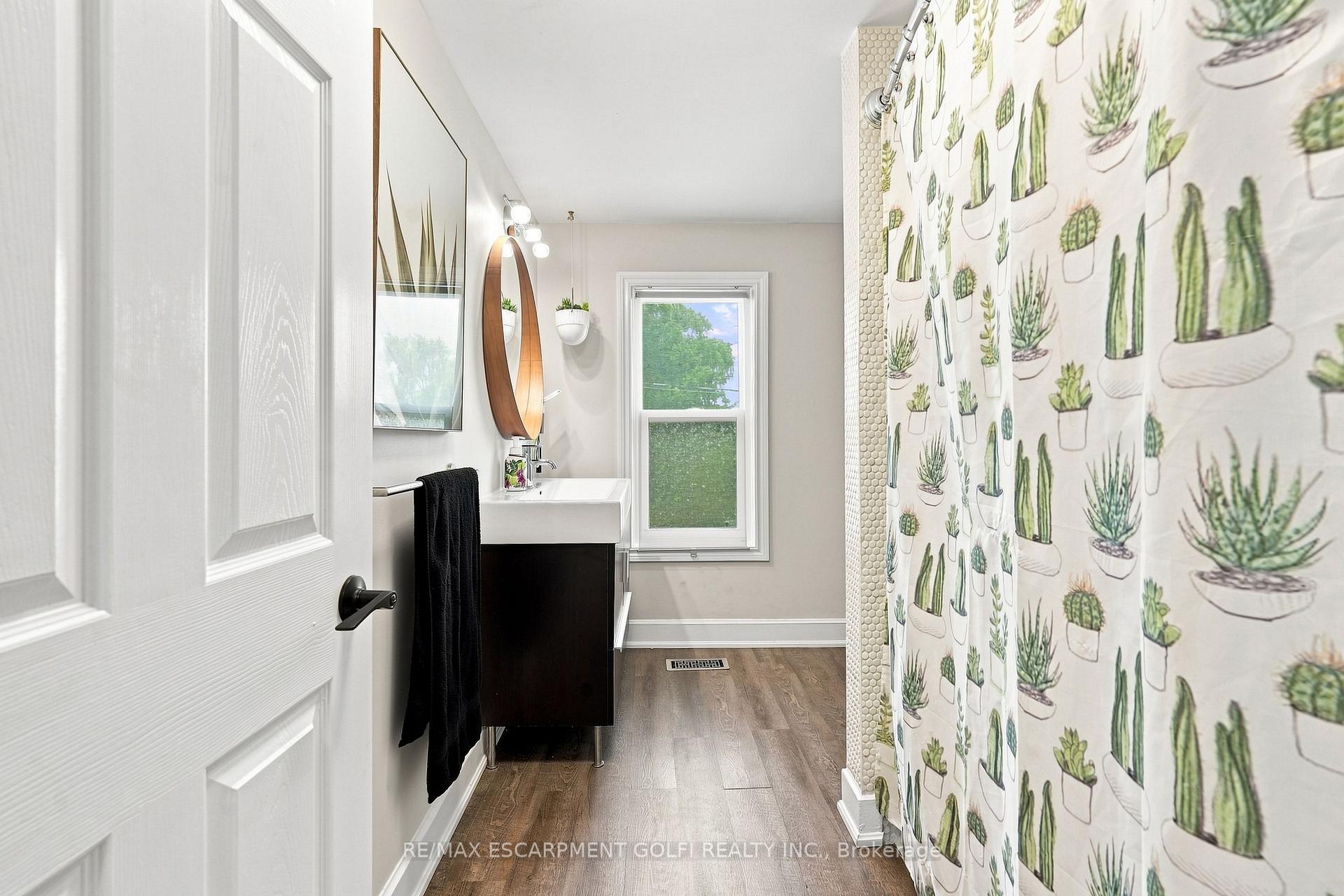 Photo 23 of 4313 Central Avenue, Lincoln, Beamsville — HOMEH