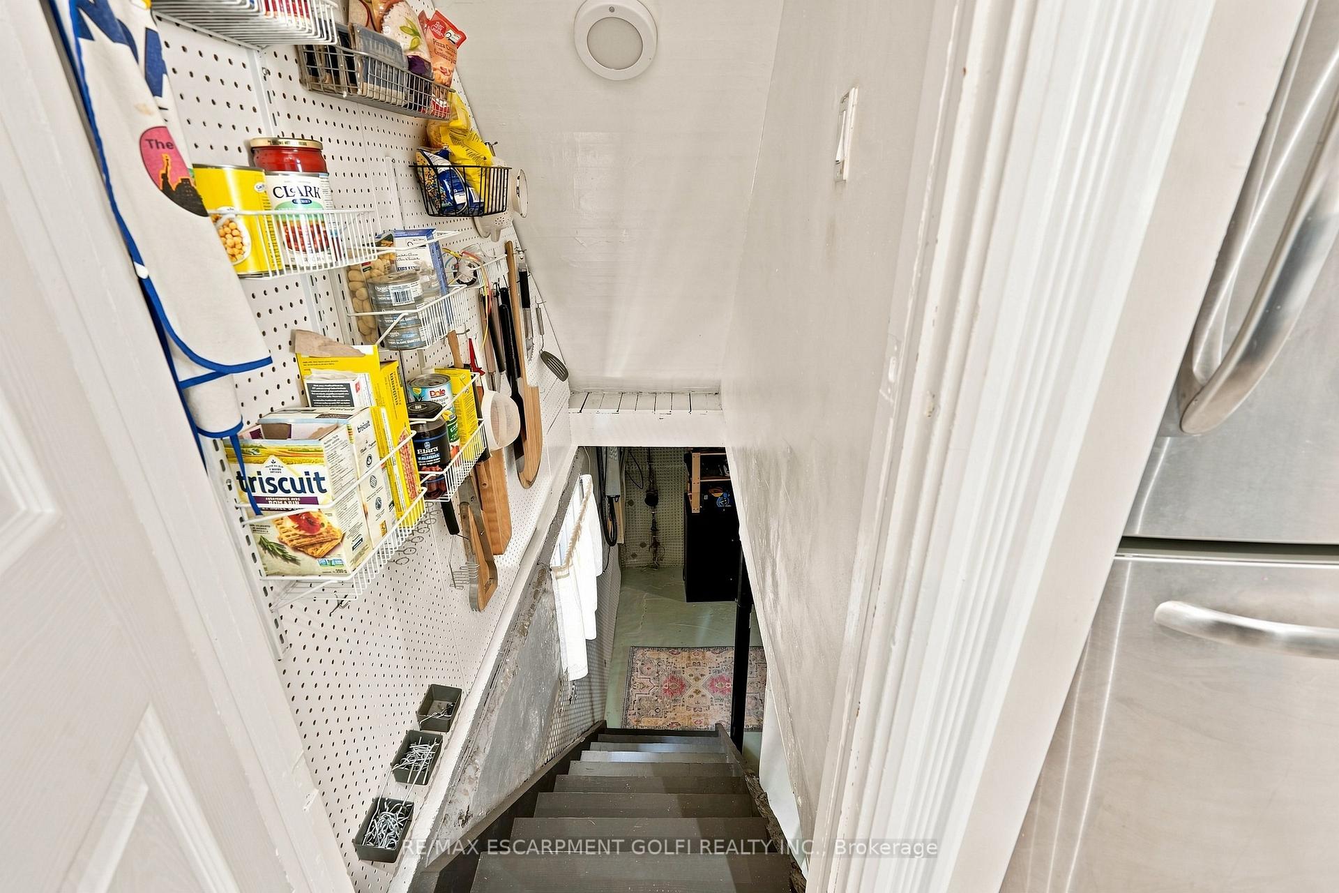 Photo 36 of 4313 Central Avenue, Lincoln, Beamsville — HOMEH