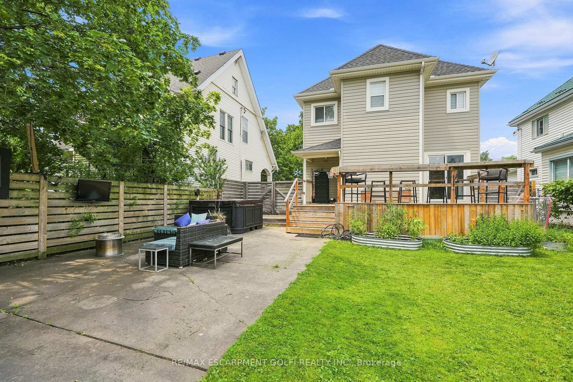 Photo 44 of 4313 Central Avenue, Lincoln, Beamsville — HOMEH