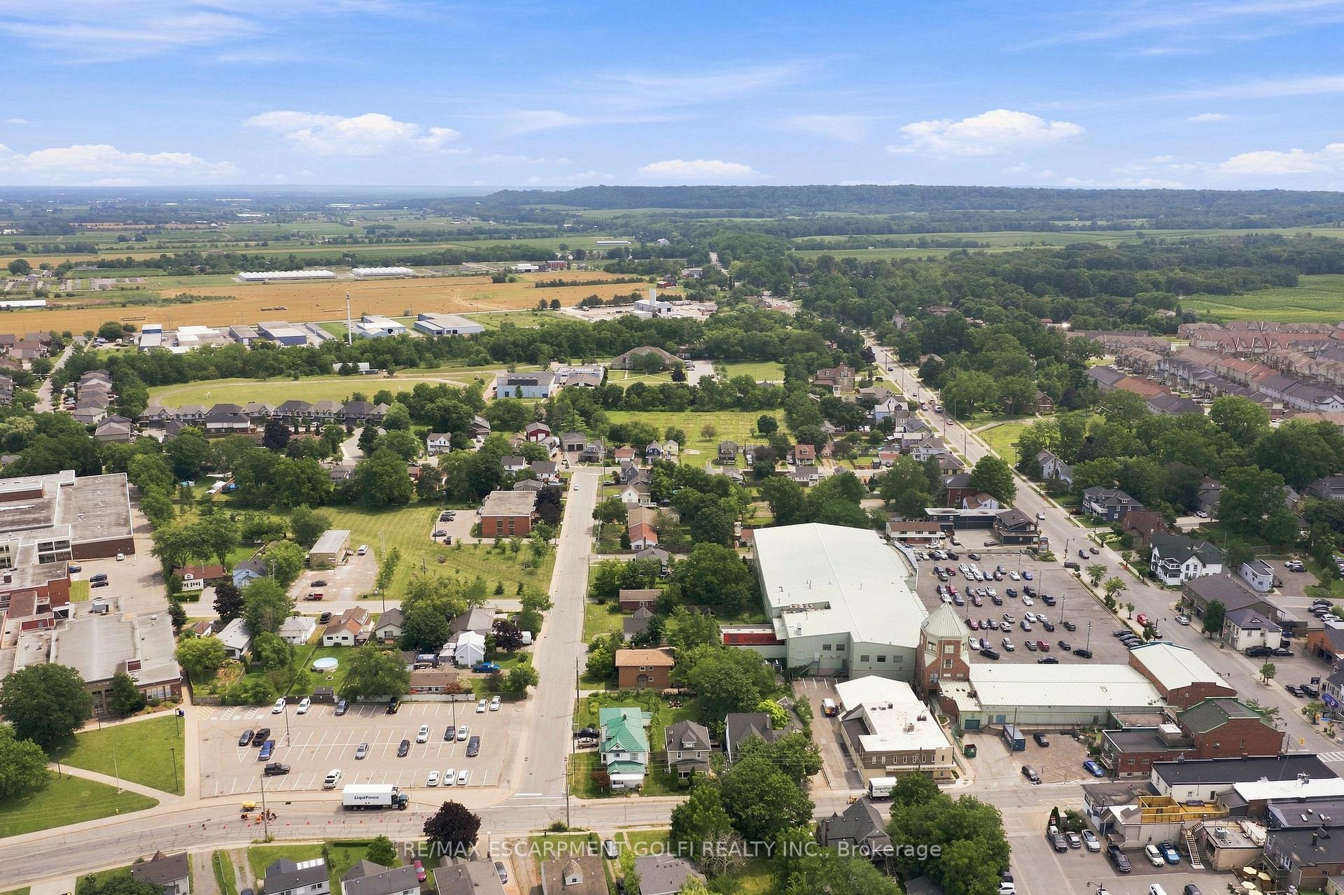 Photo 49 of 4313 Central Avenue, Lincoln, Beamsville — HOMEH