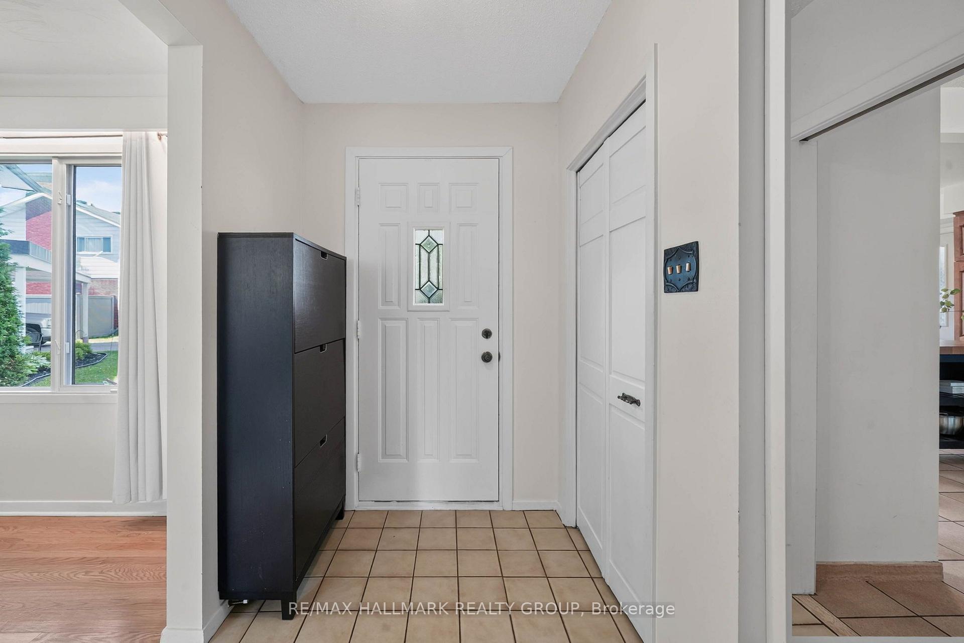 Photo 3 of 1038 Arnot Road, Ottawa, Courtland Park — HOMEH
