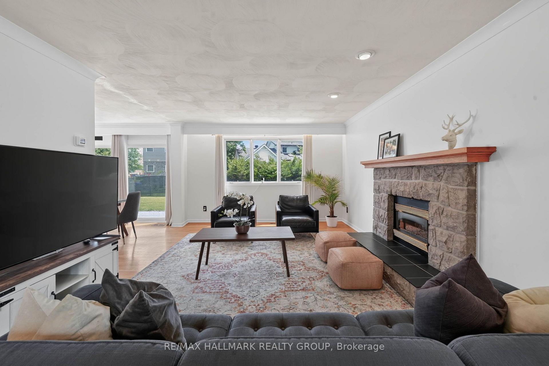 Photo 5 of 1038 Arnot Road, Ottawa, Courtland Park — HOMEH