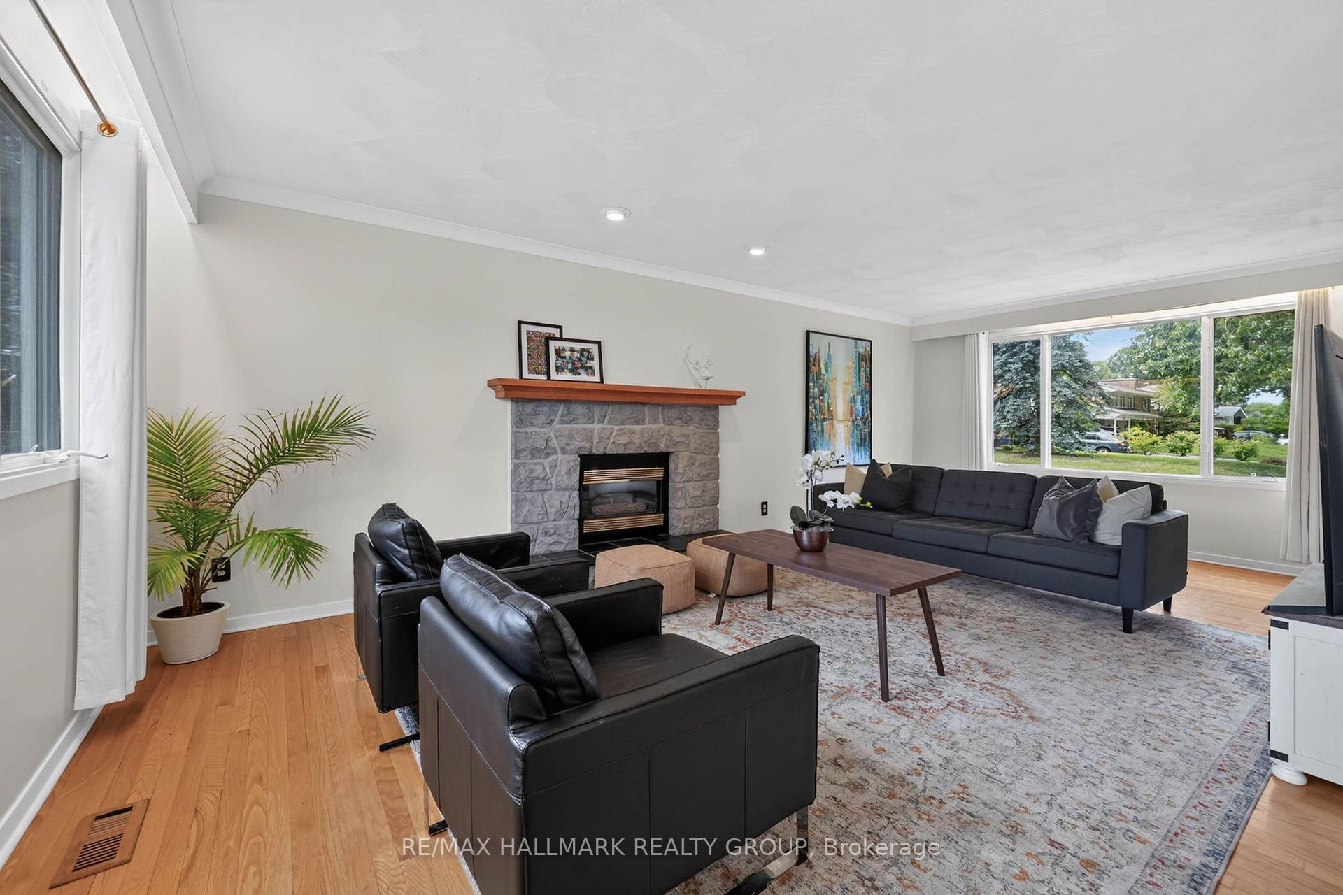Photo 9 of 1038 Arnot Road, Ottawa, Courtland Park — HOMEH