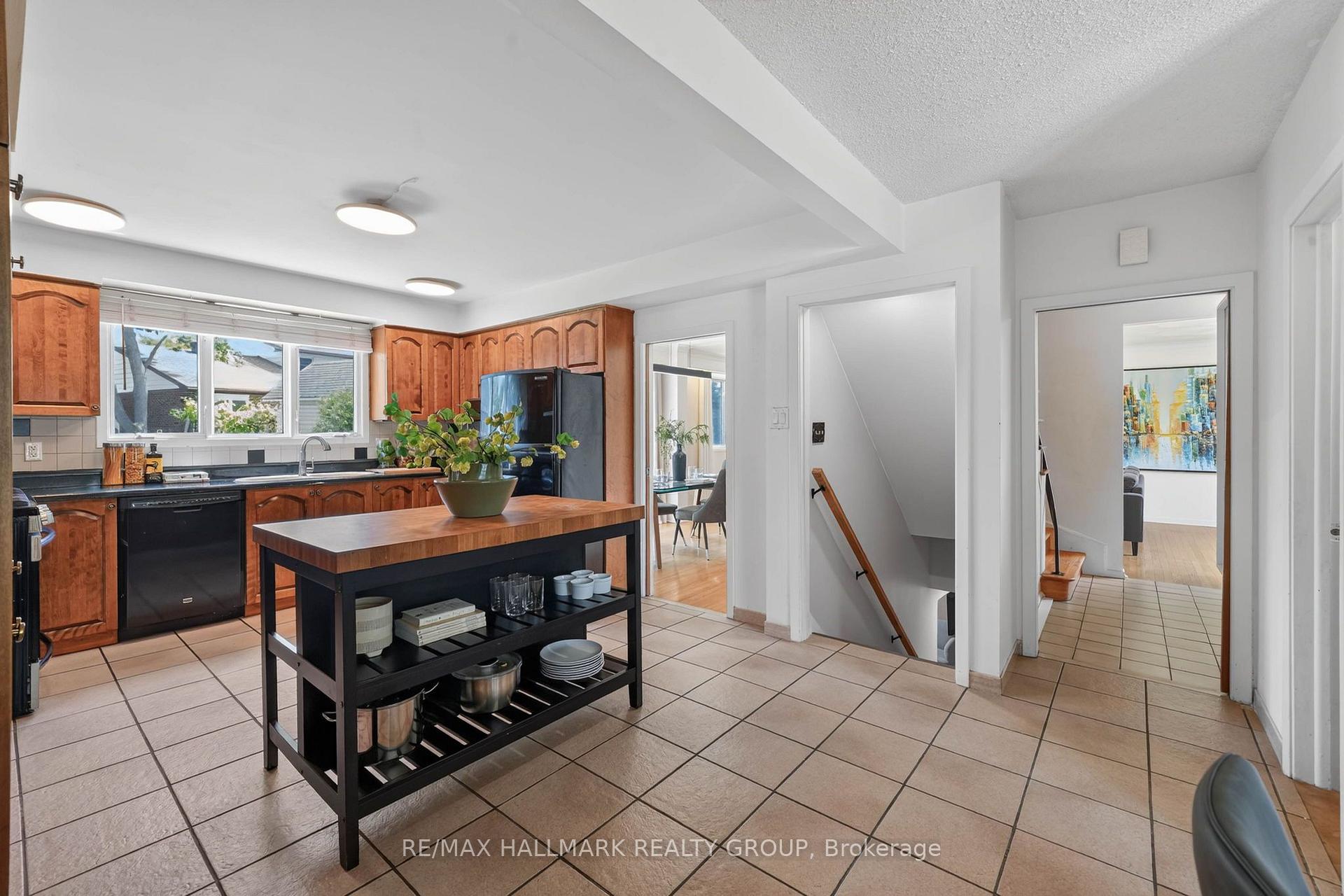 Photo 14 of 1038 Arnot Road, Ottawa, Courtland Park — HOMEH