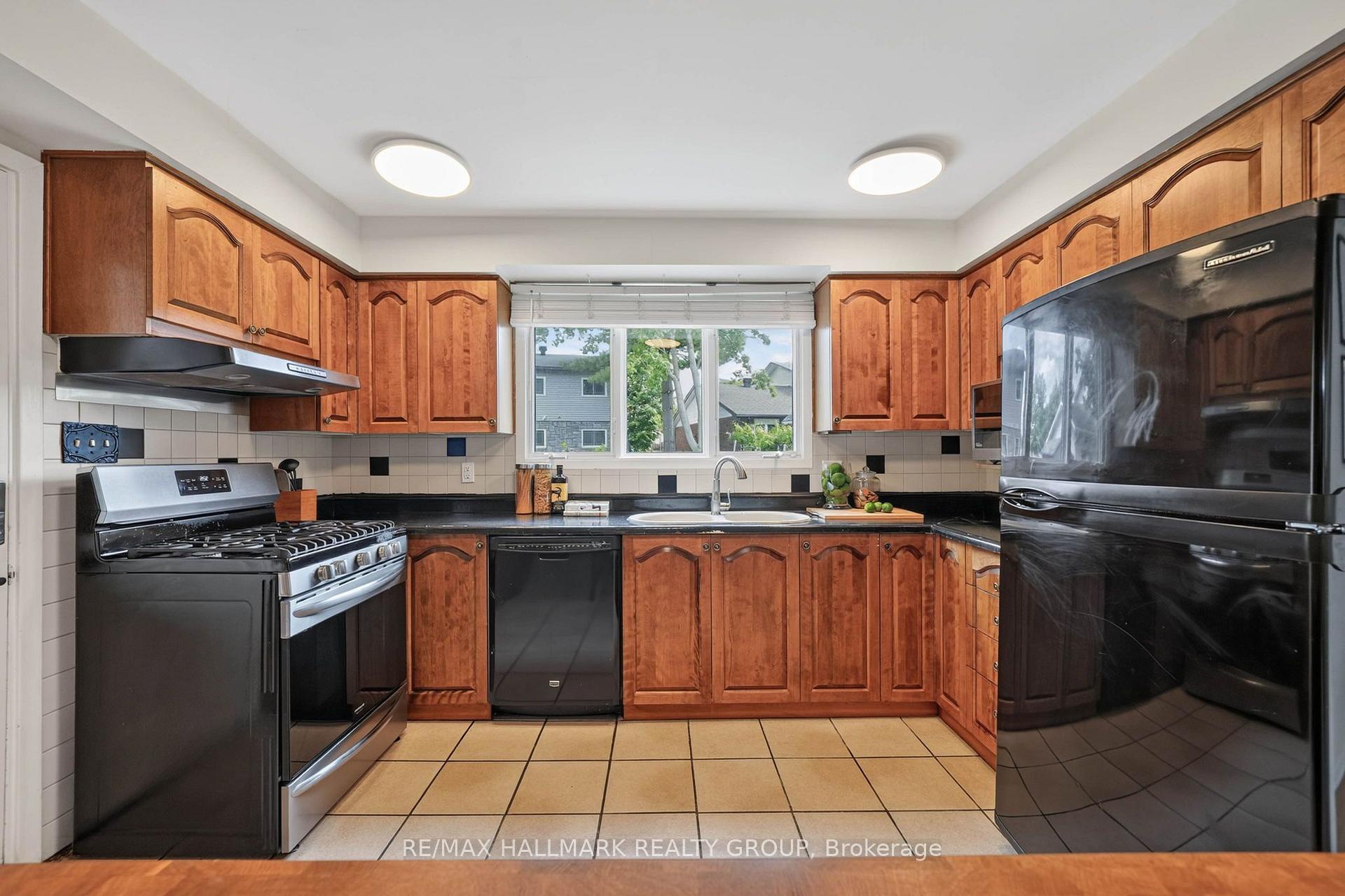 Photo 16 of 1038 Arnot Road, Ottawa, Courtland Park — HOMEH