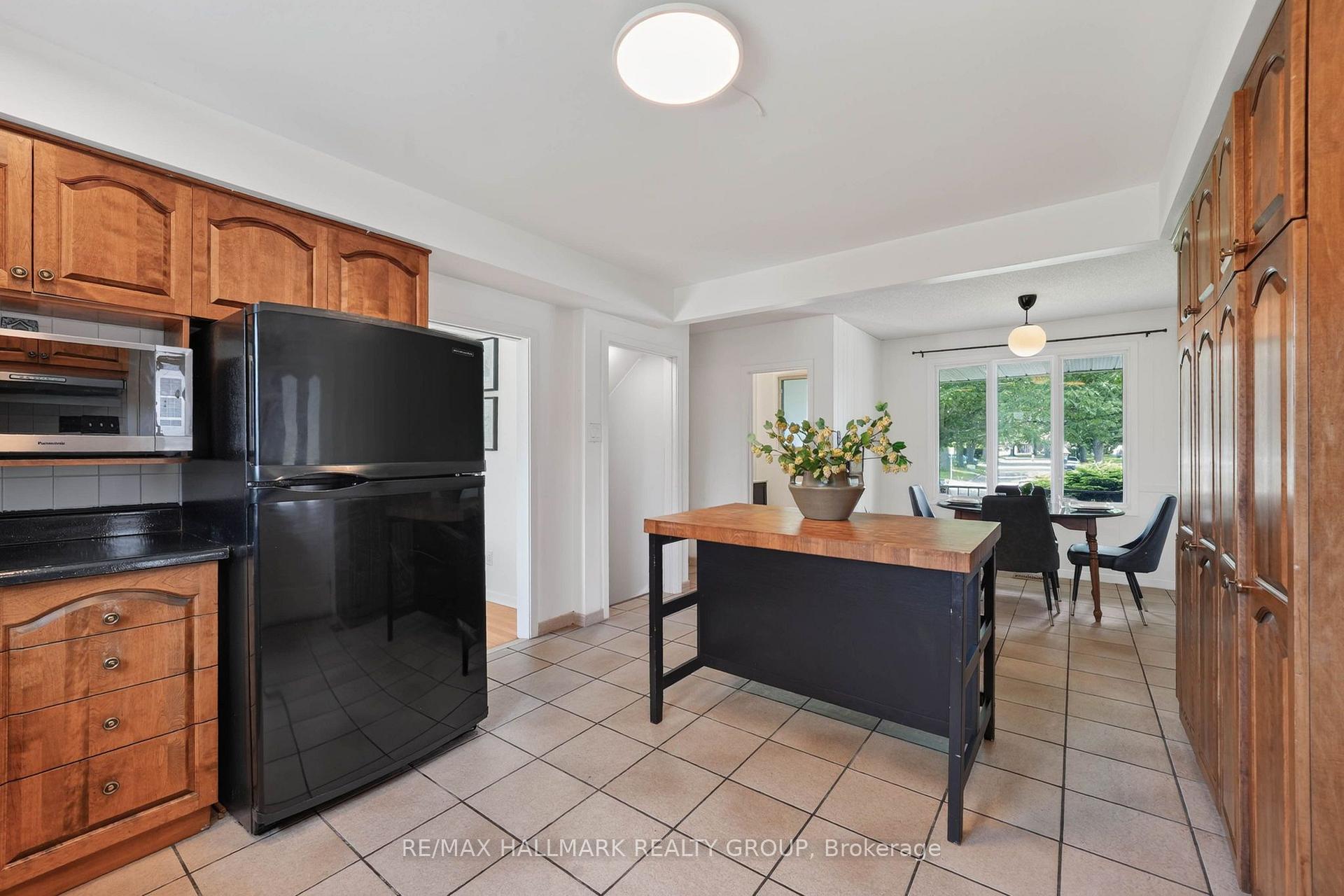 Photo 17 of 1038 Arnot Road, Ottawa, Courtland Park — HOMEH