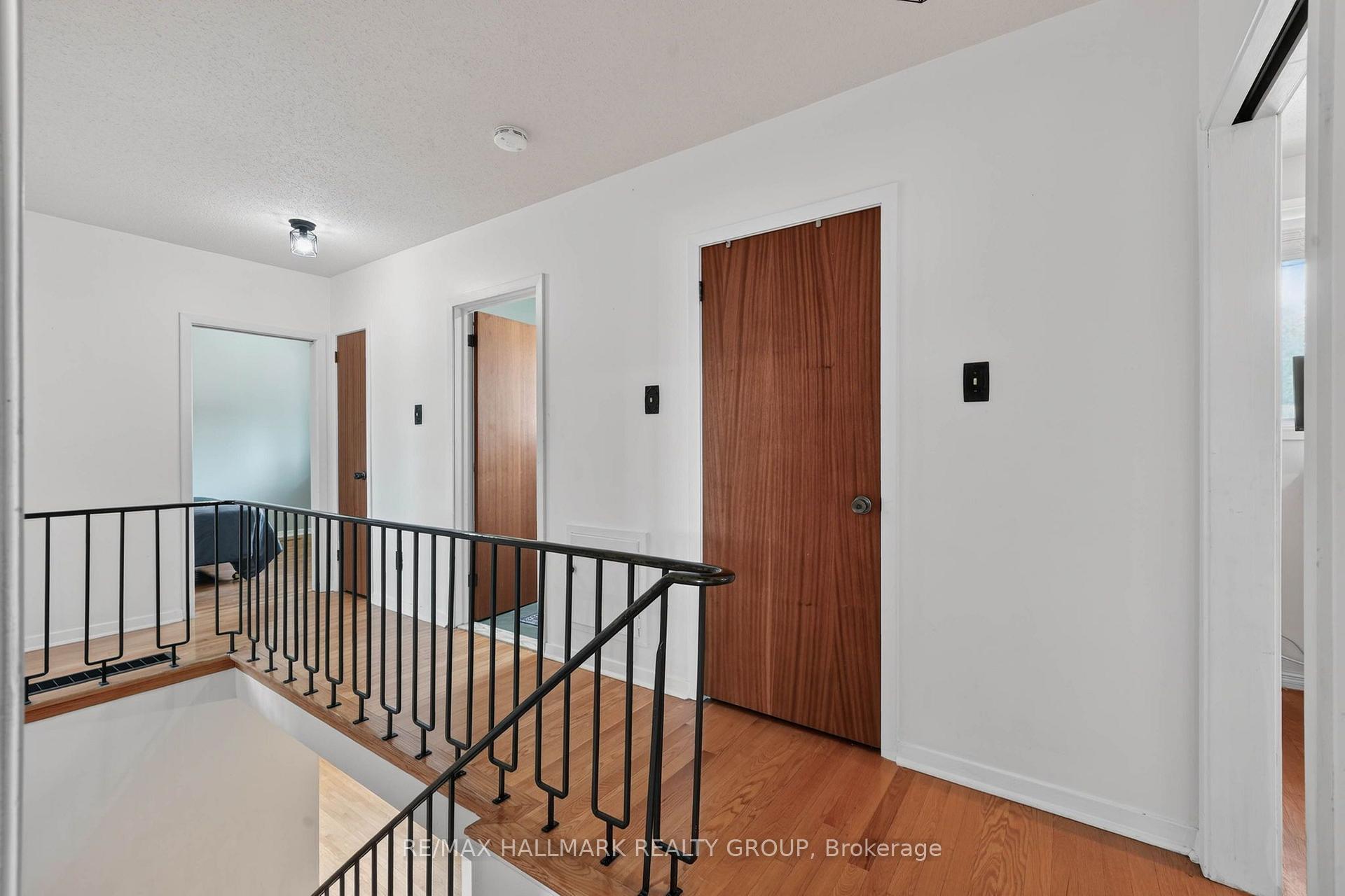 Photo 20 of 1038 Arnot Road, Ottawa, Courtland Park — HOMEH