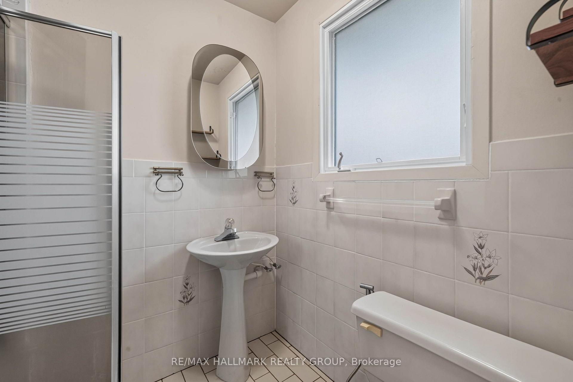 Photo 23 of 1038 Arnot Road, Ottawa, Courtland Park — HOMEH