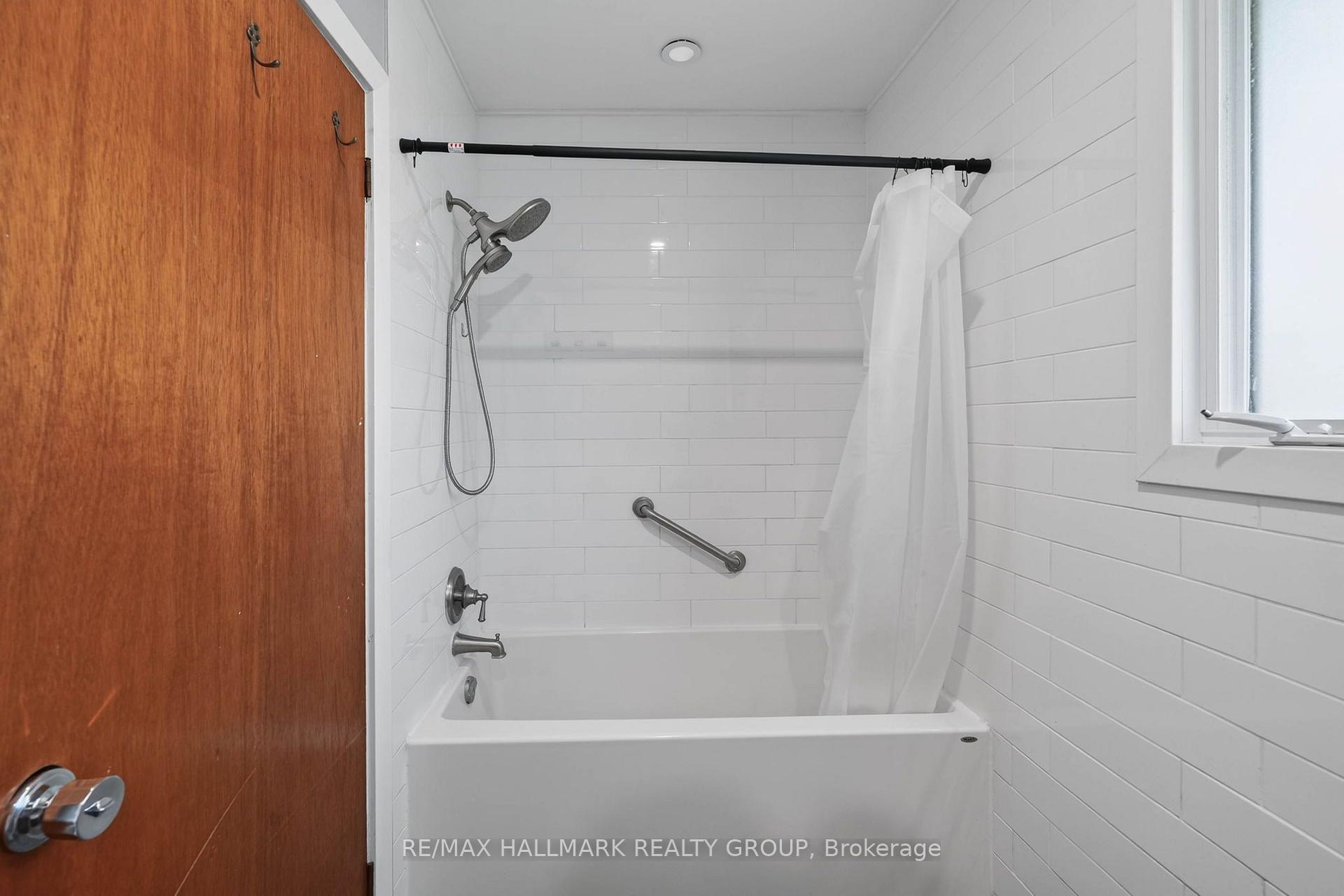 Photo 31 of 1038 Arnot Road, Ottawa, Courtland Park — HOMEH