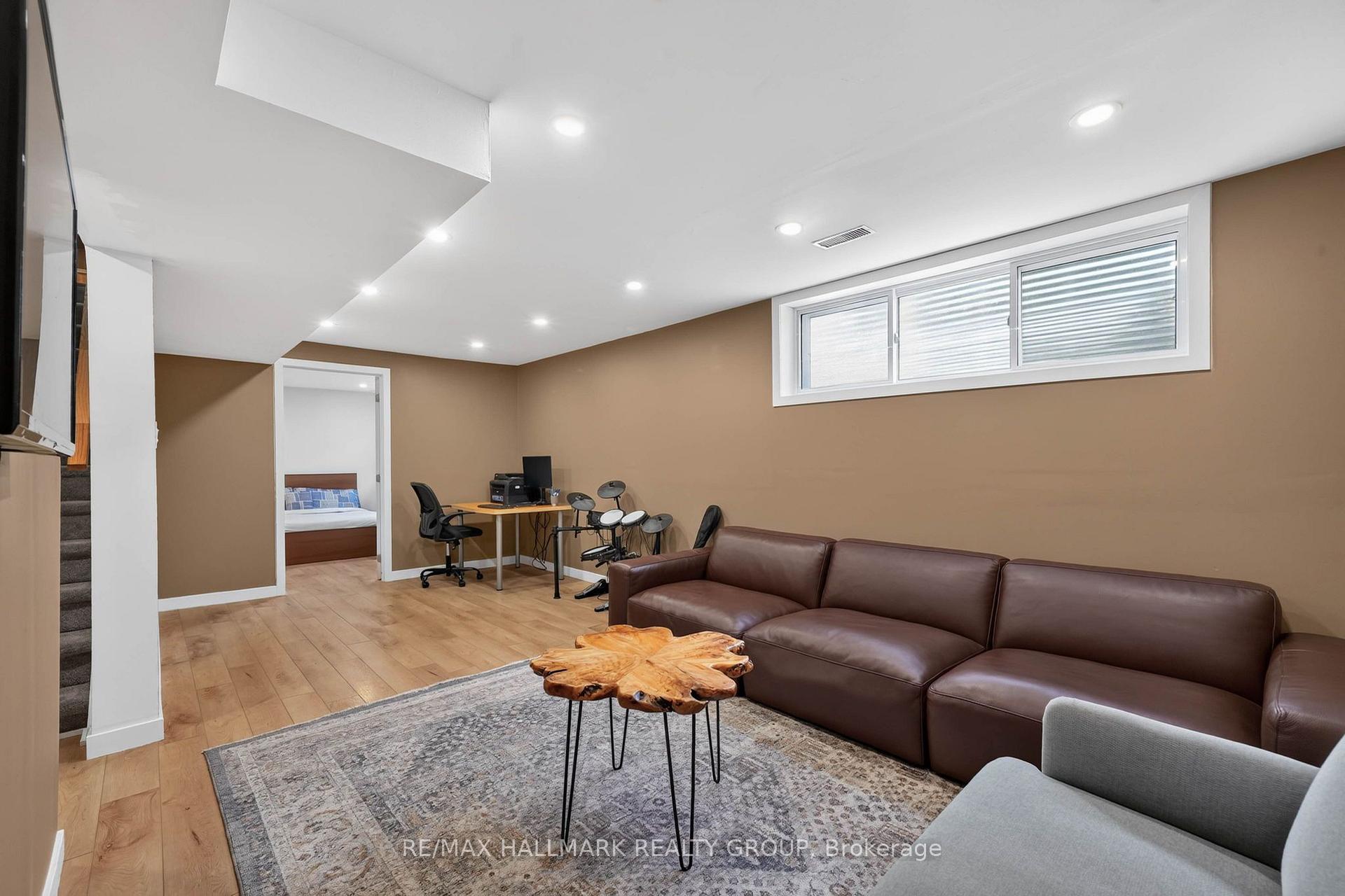 Photo 32 of 1038 Arnot Road, Ottawa, Courtland Park — HOMEH