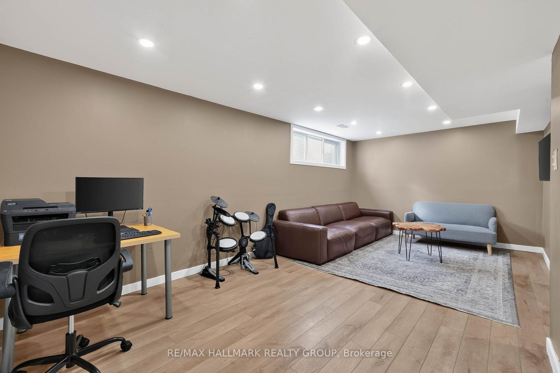 Photo 34 of 1038 Arnot Road, Ottawa, Courtland Park — HOMEH