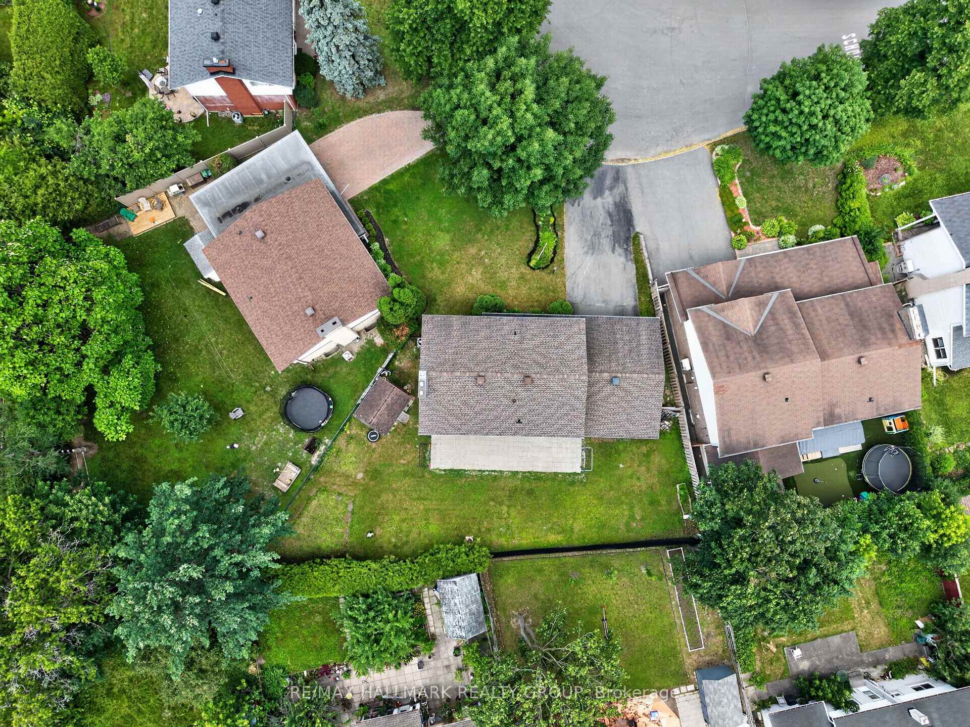 Photo 46 of 1038 Arnot Road, Ottawa, Courtland Park — HOMEH