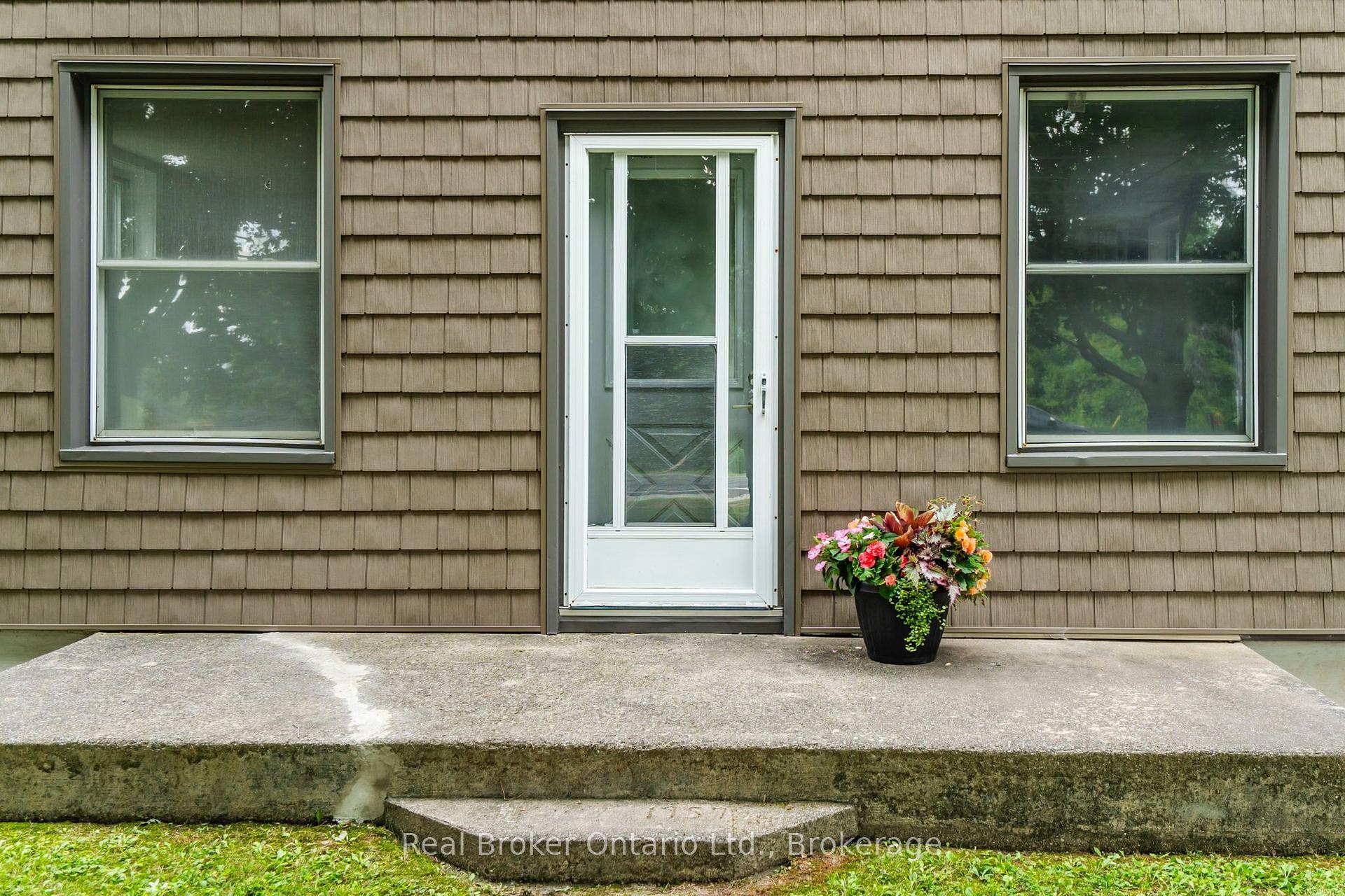 Photo 3 of 44 Balm Beach Road W, Tiny, Perkinsfield — HOMEH