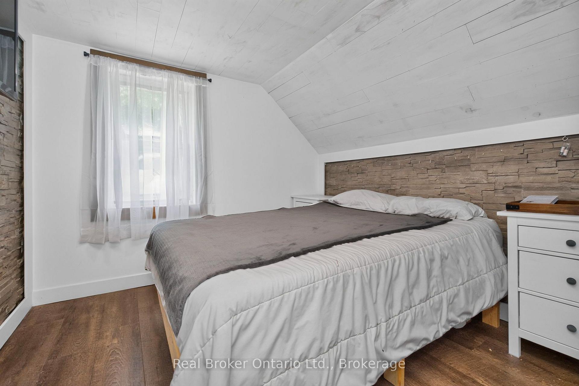 Photo 16 of 44 Balm Beach Road W, Tiny, Perkinsfield — HOMEH
