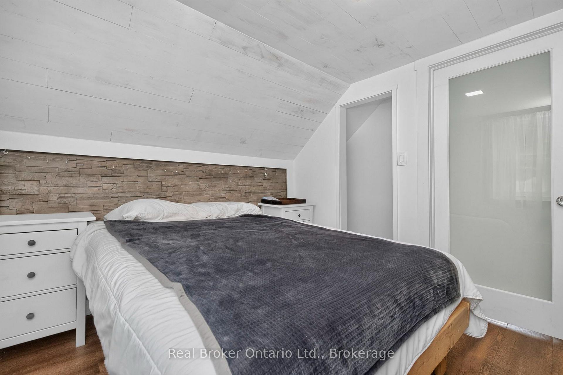 Photo 17 of 44 Balm Beach Road W, Tiny, Perkinsfield — HOMEH